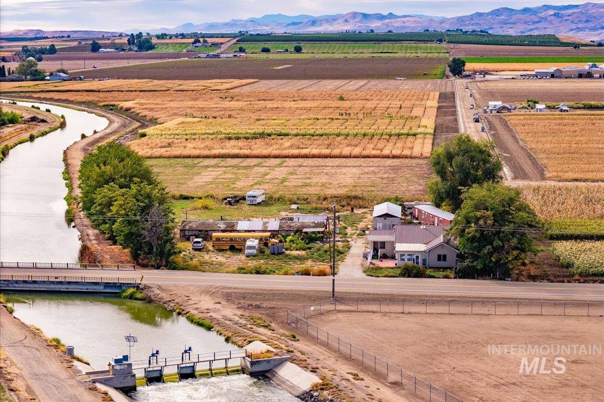 19241 Homedale Rd, Caldwell, Idaho 83605, 2 Bedrooms, 2 Bathrooms, Residential For Sale, Price $525,000,MLS 98967654