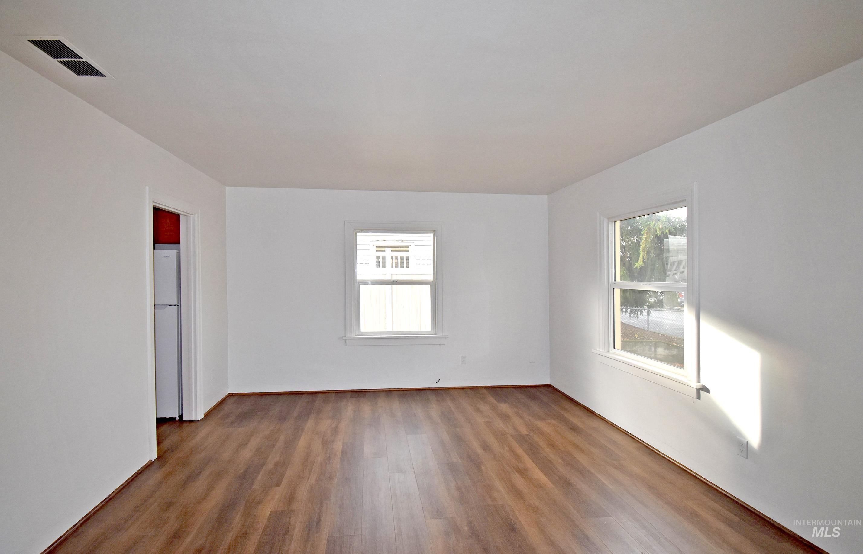 713-715 4th Street, Clarkston, Washington 99403, 2 Bedrooms, 1 Bathroom, Residential Income For Sale, Price $335,000,MLS 98967656