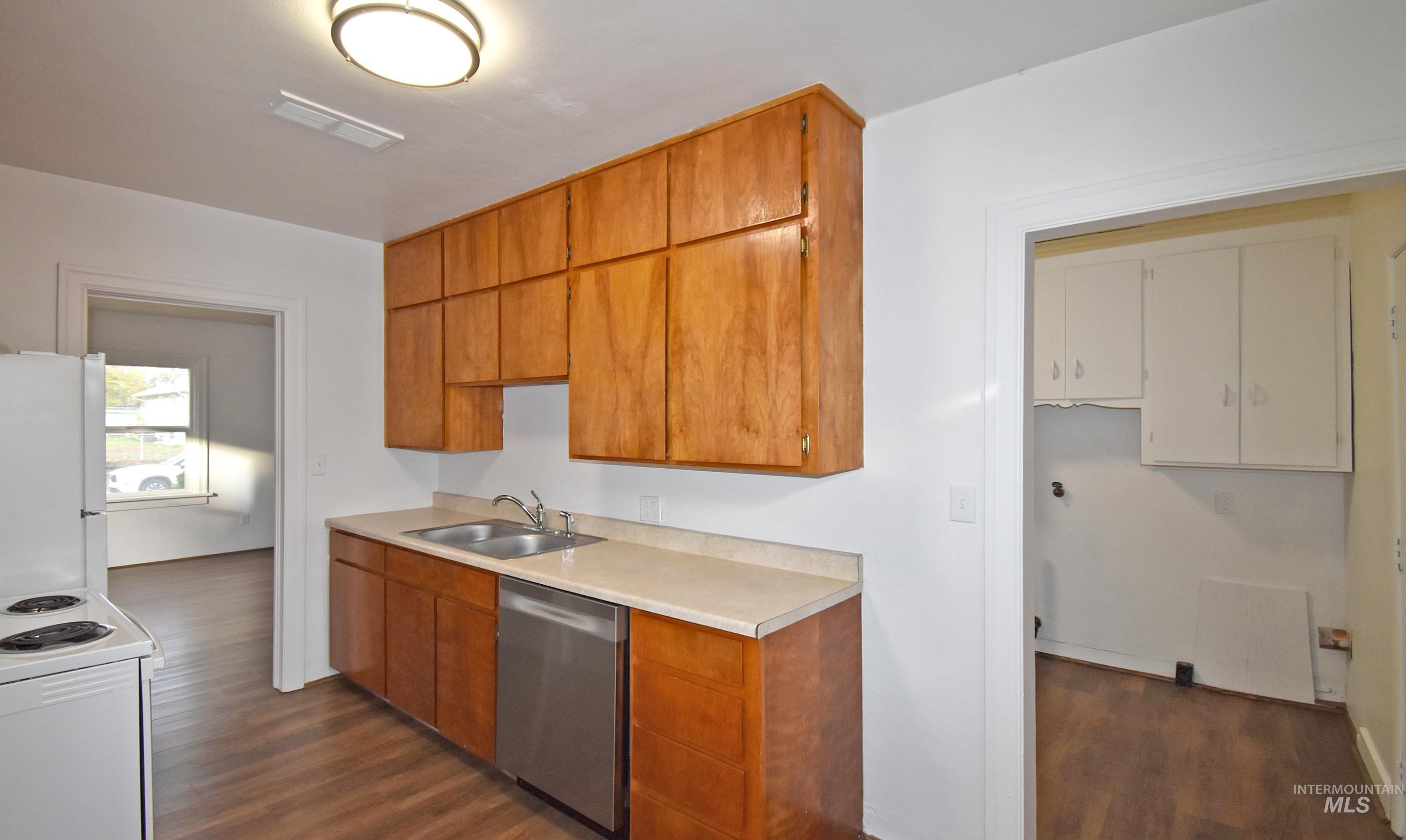 713-715 4th Street, Clarkston, Washington 99403, 2 Bedrooms, 1 Bathroom, Residential Income For Sale, Price $335,000,MLS 98967656