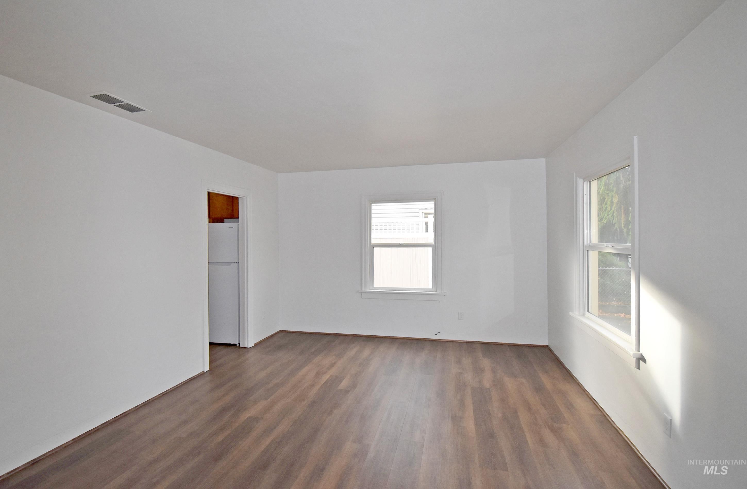 713-715 4th Street, Clarkston, Washington 99403, 2 Bedrooms, 1 Bathroom, Residential Income For Sale, Price $335,000,MLS 98967656