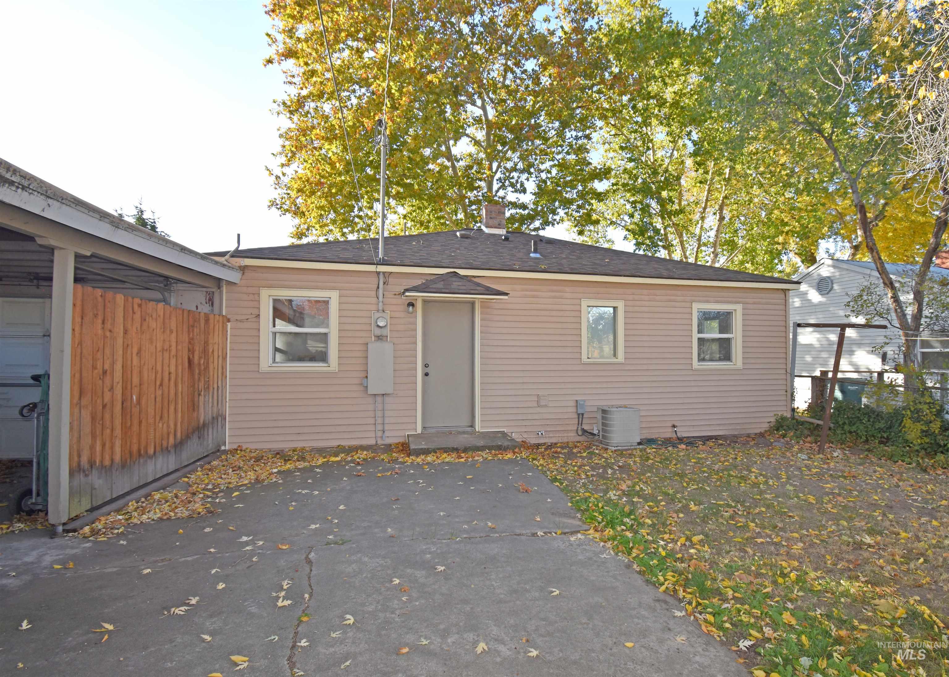 713-715 4th Street, Clarkston, Washington 99403, 2 Bedrooms, 1 Bathroom, Residential Income For Sale, Price $335,000,MLS 98967656