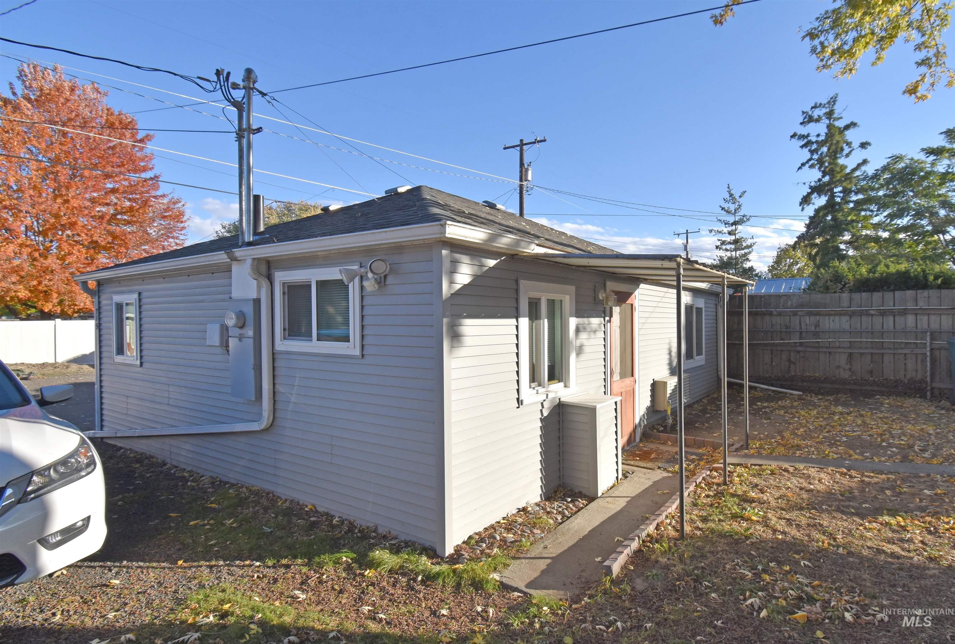 713-715 4th Street, Clarkston, Washington 99403, 2 Bedrooms, 1 Bathroom, Residential Income For Sale, Price $335,000,MLS 98967656