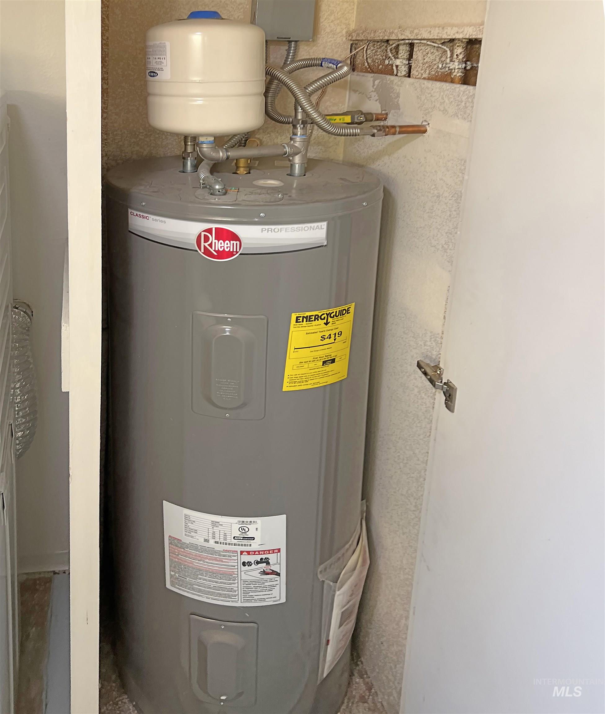 713-715 4th Street, Clarkston, Washington 99403, 2 Bedrooms, 1 Bathroom, Residential Income For Sale, Price $335,000,MLS 98967656