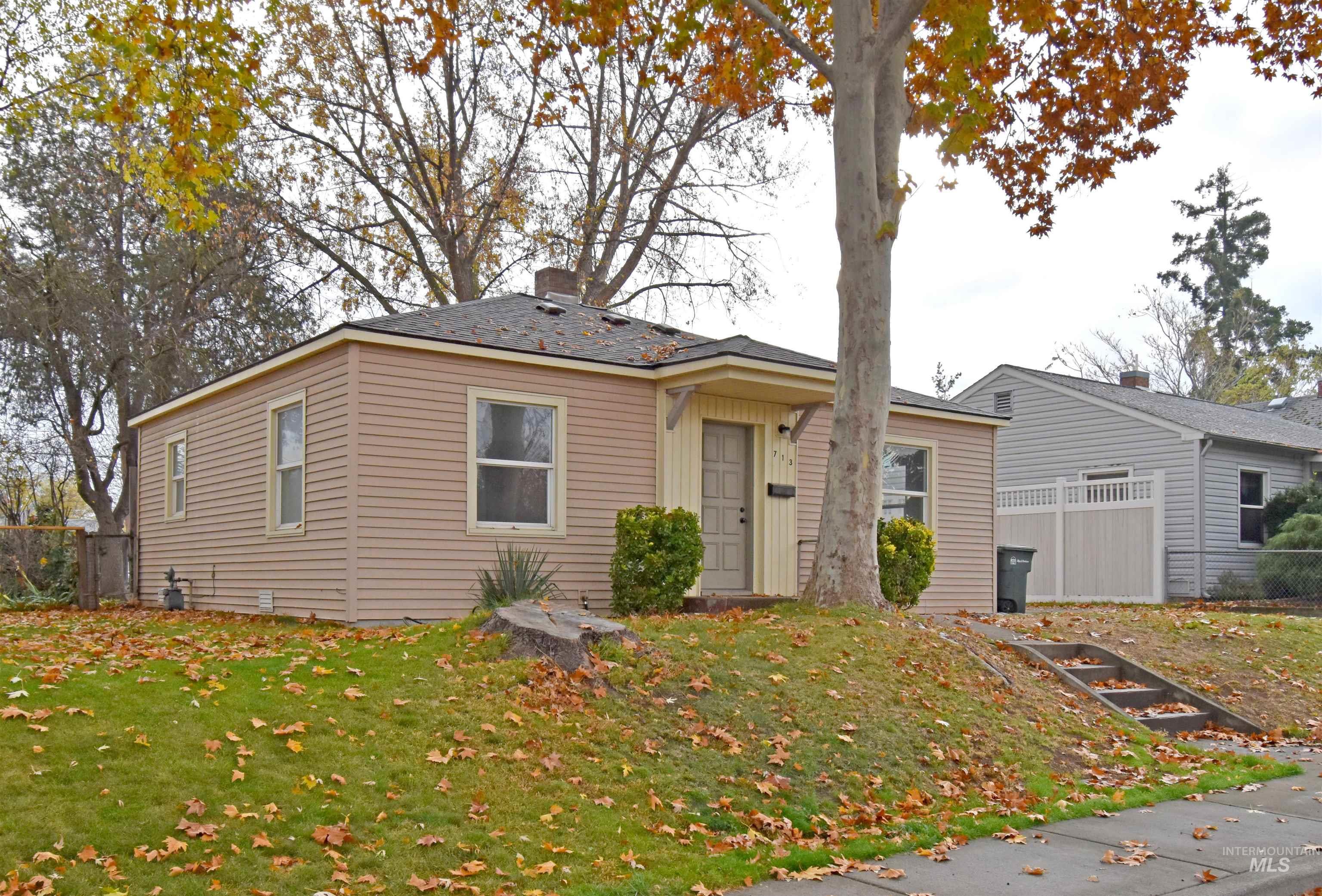 713-715 4th Street, Clarkston, Washington 99403, 2 Bedrooms, 1 Bathroom, Residential Income For Sale, Price $335,000,MLS 98967656