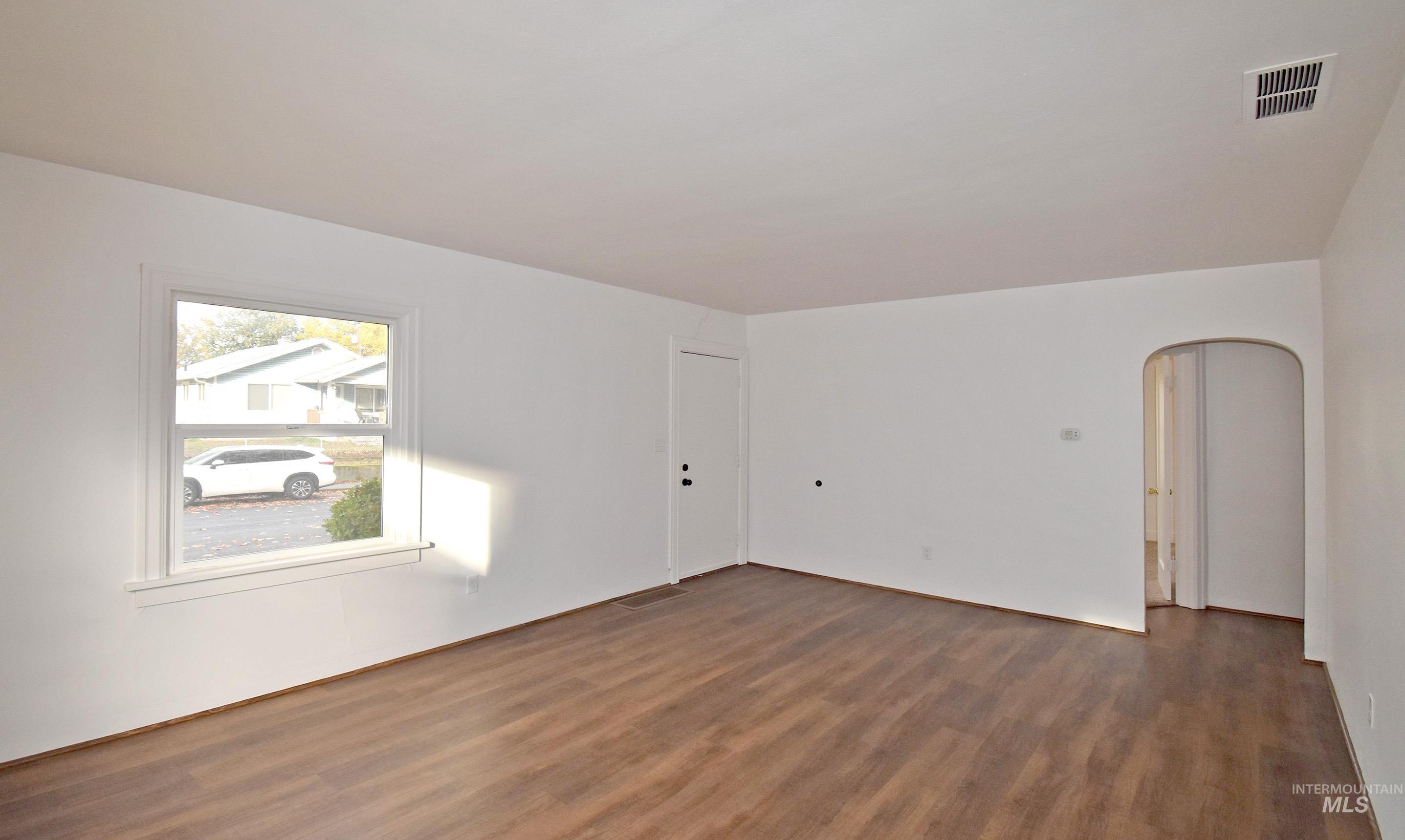 713-715 4th Street, Clarkston, Washington 99403, 2 Bedrooms, 1 Bathroom, Residential Income For Sale, Price $335,000,MLS 98967656