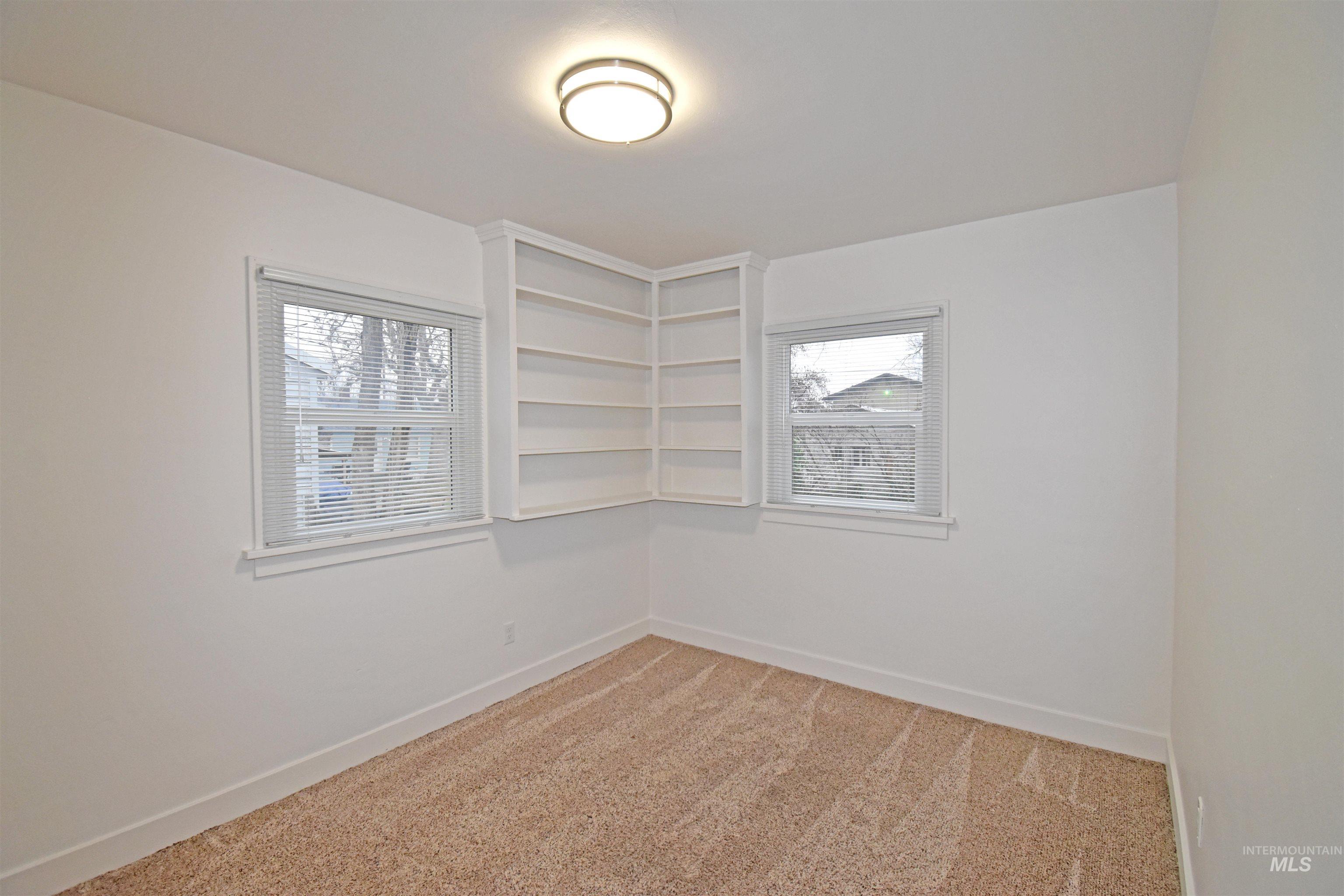 713-715 4th Street, Clarkston, Washington 99403, 2 Bedrooms, 1 Bathroom, Residential Income For Sale, Price $335,000,MLS 98967656