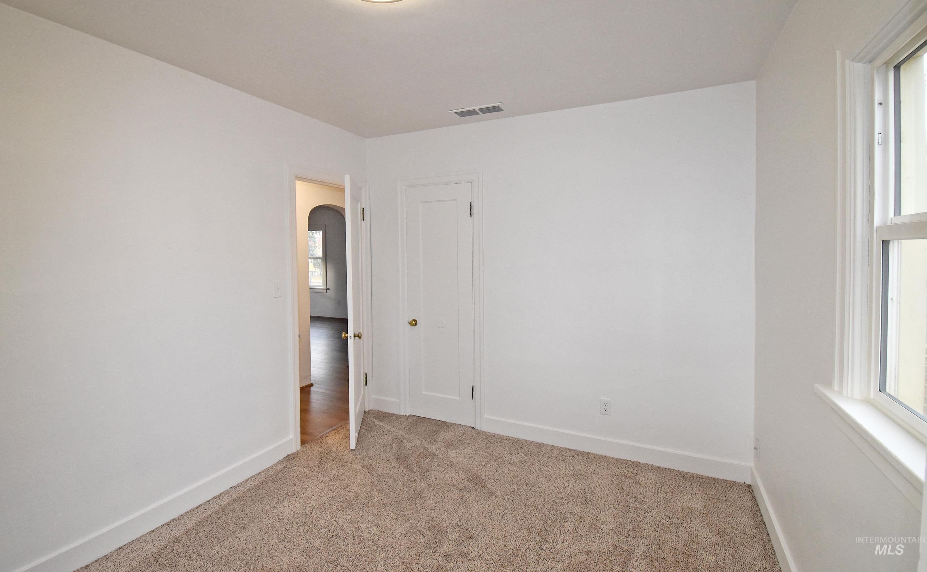 713-715 4th Street, Clarkston, Washington 99403, 2 Bedrooms, 1 Bathroom, Residential Income For Sale, Price $335,000,MLS 98967656