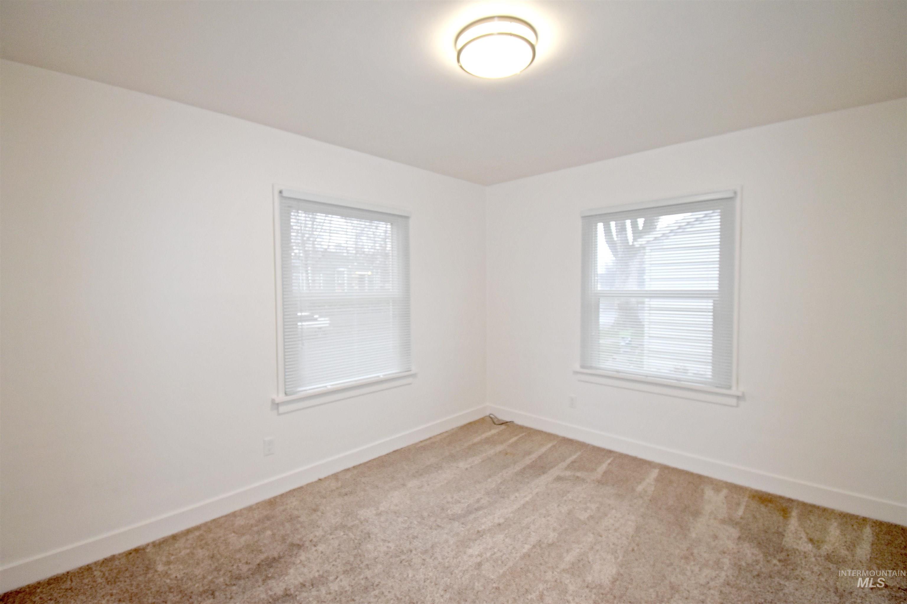 713-715 4th Street, Clarkston, Washington 99403, 2 Bedrooms, 1 Bathroom, Residential Income For Sale, Price $335,000,MLS 98967656