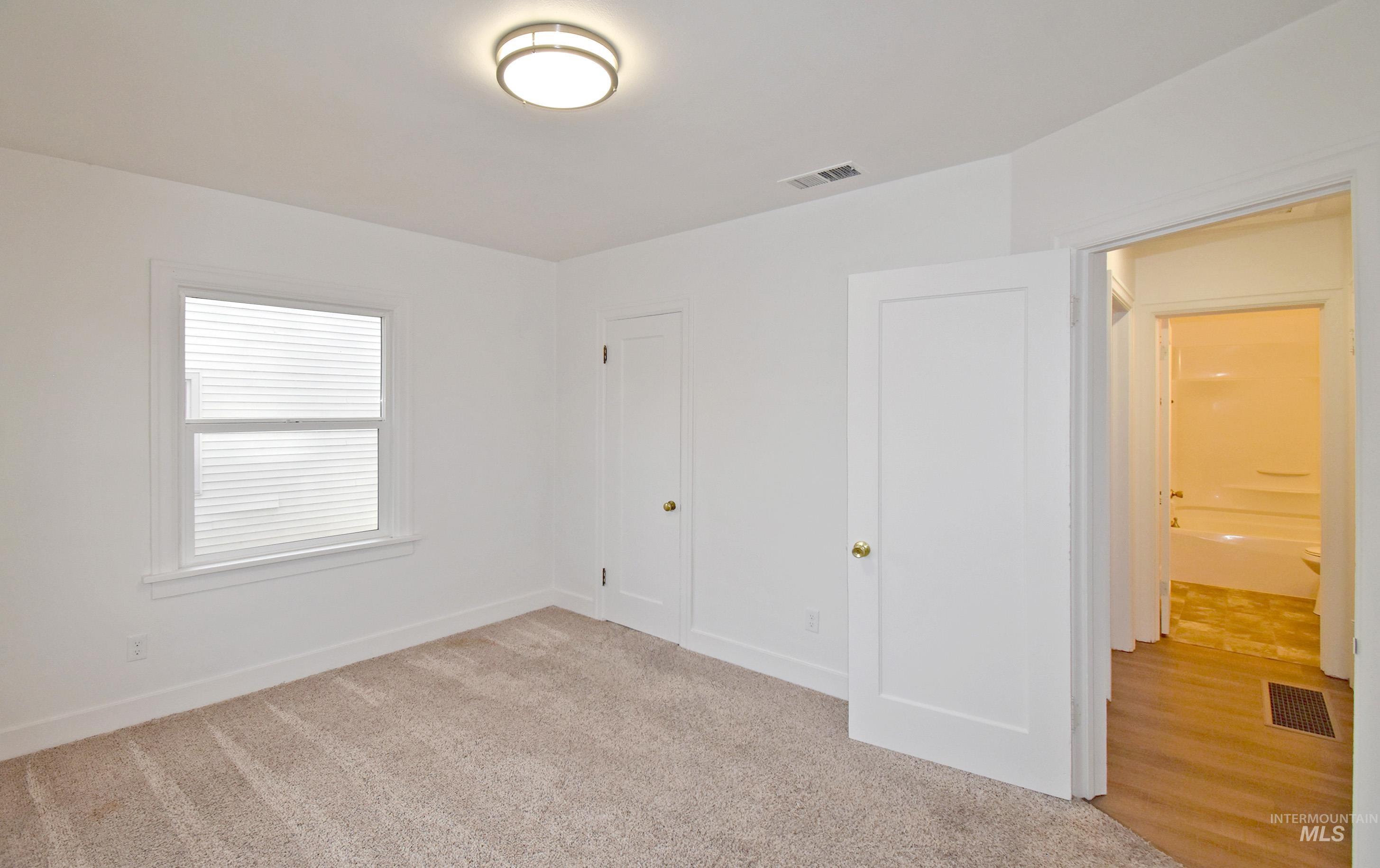 713-715 4th Street, Clarkston, Washington 99403, 2 Bedrooms, 1 Bathroom, Residential Income For Sale, Price $335,000,MLS 98967656