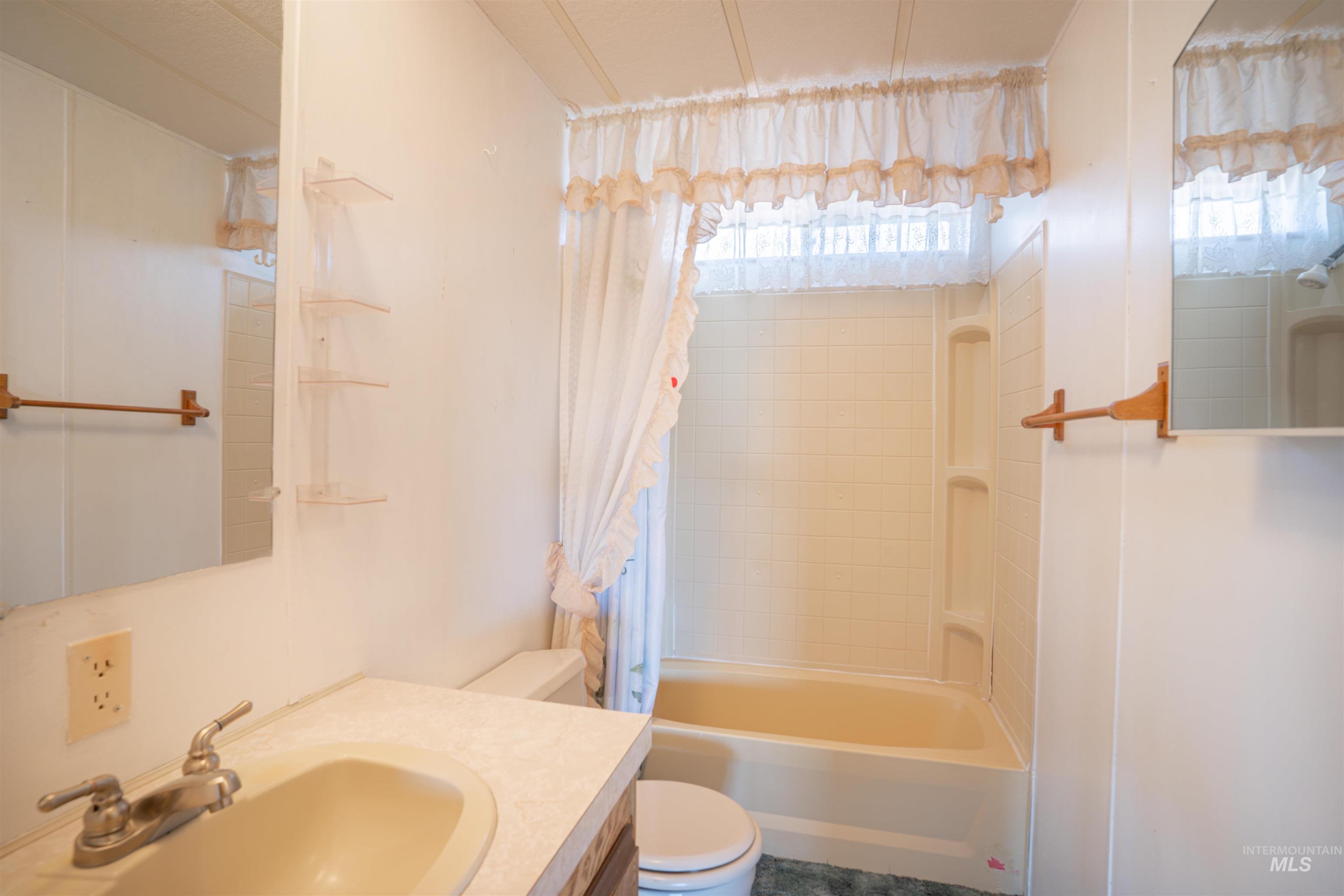 216 E 450 S, Jerome, Idaho 83338, 4 Bedrooms, 2 Bathrooms, Residential For Sale, Price $300,000,MLS 98967659