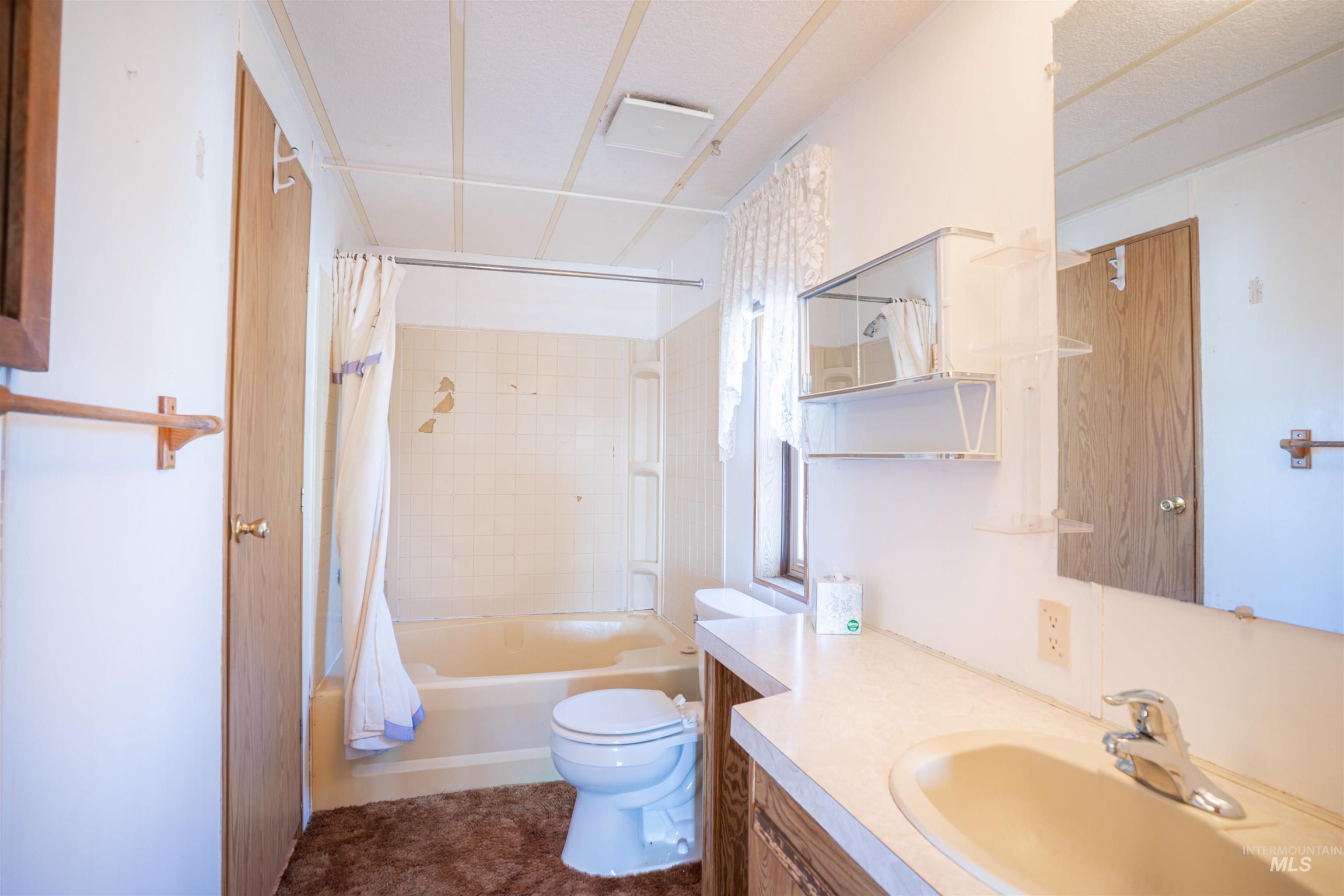 216 E 450 S, Jerome, Idaho 83338, 4 Bedrooms, 2 Bathrooms, Residential For Sale, Price $300,000,MLS 98967659