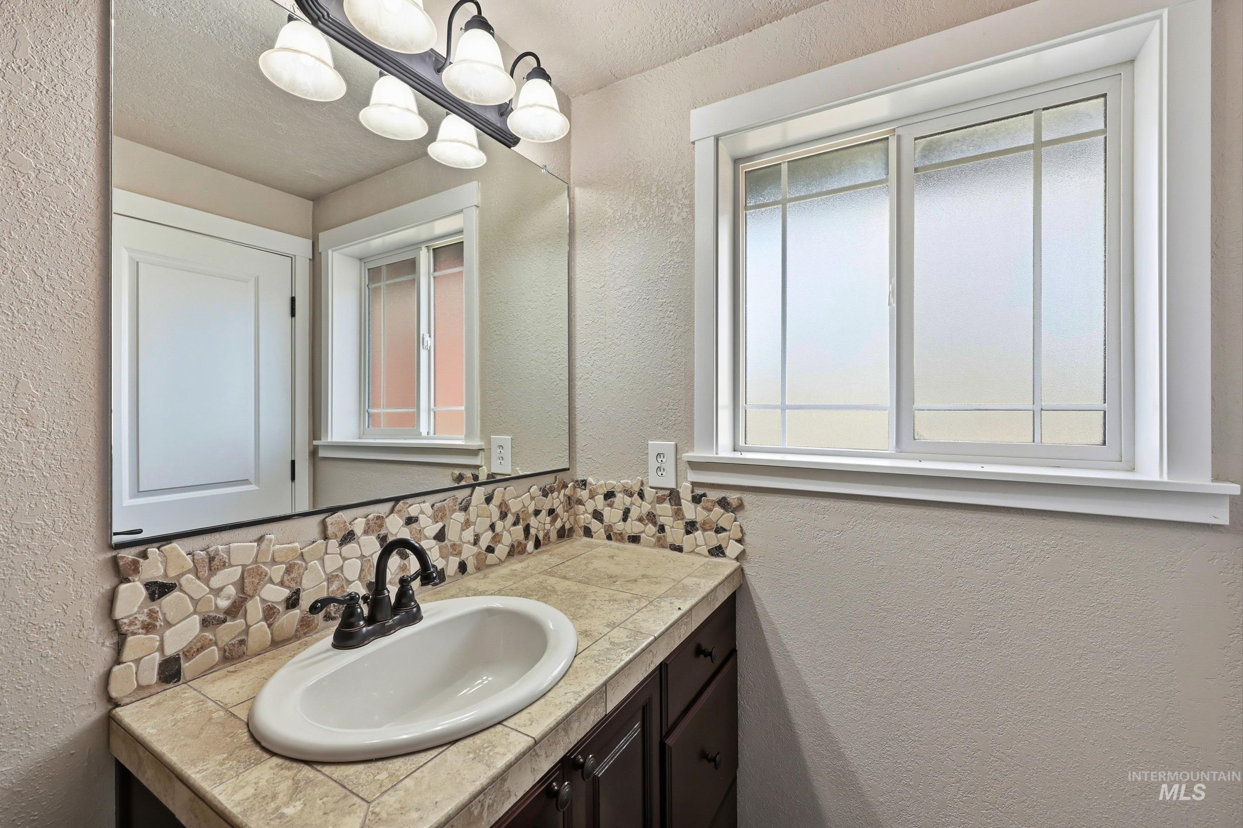 20203 Top Road, Caldwell, Idaho 83626, 3 Bedrooms, 2 Bathrooms, Residential For Sale, Price $469,999,MLS 98967661