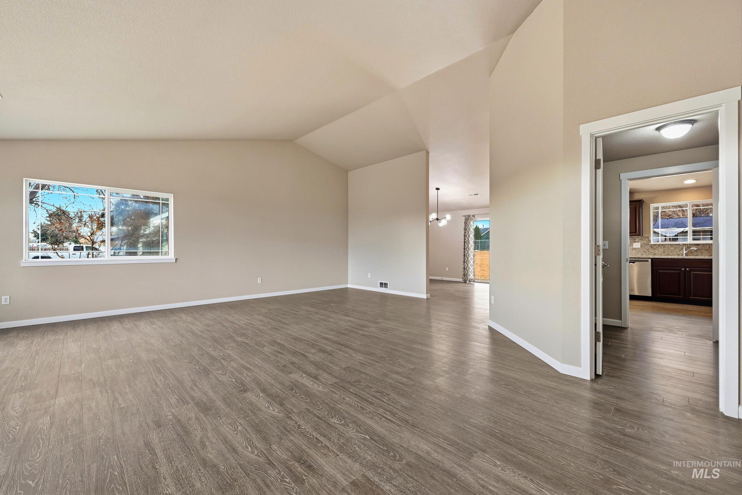 20203 Top Road, Caldwell, Idaho 83626, 3 Bedrooms, 2 Bathrooms, Residential For Sale, Price $469,999,MLS 98967661