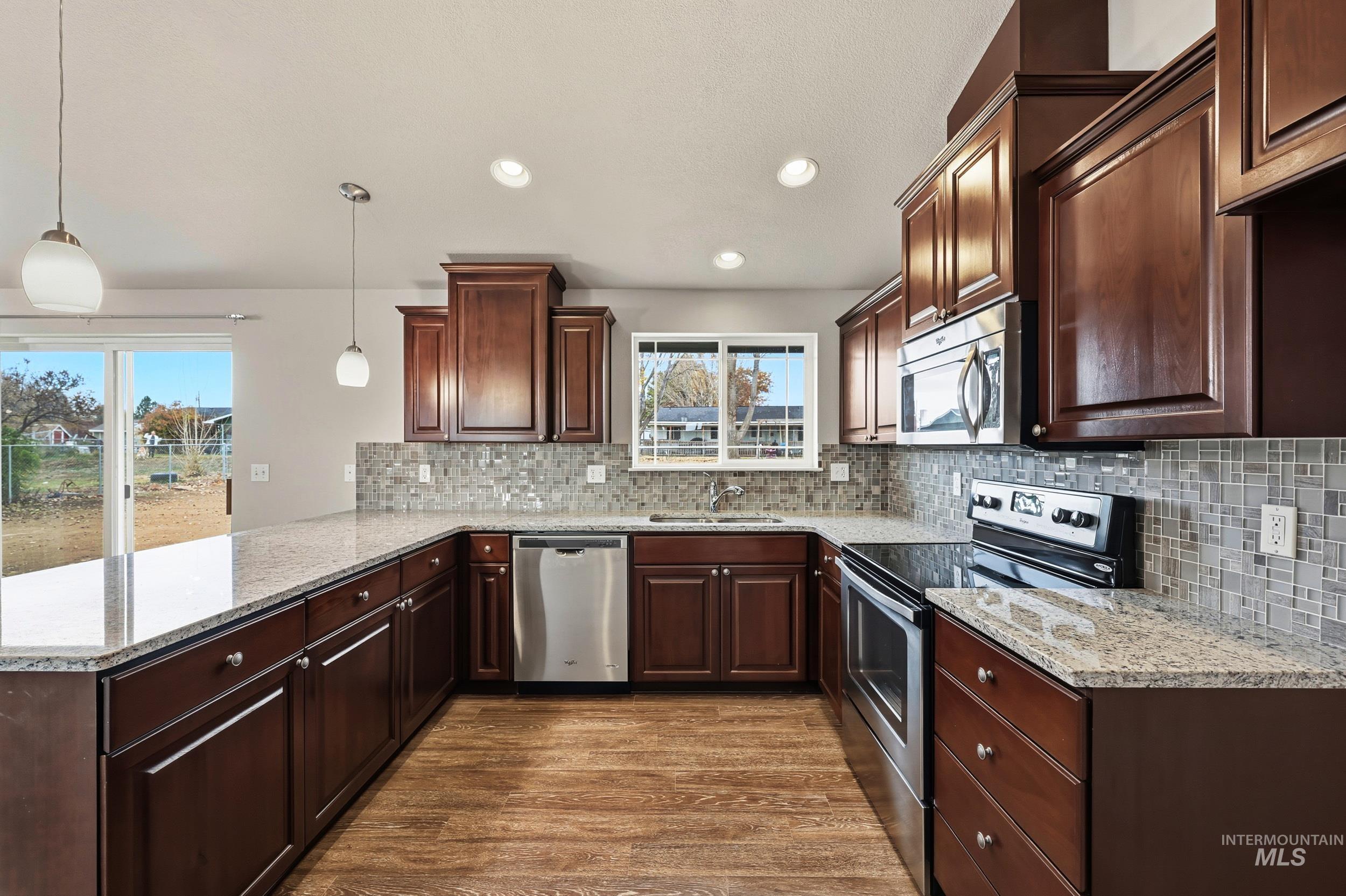 20203 Top Road, Caldwell, Idaho 83626, 3 Bedrooms, 2 Bathrooms, Residential For Sale, Price $469,999,MLS 98967661