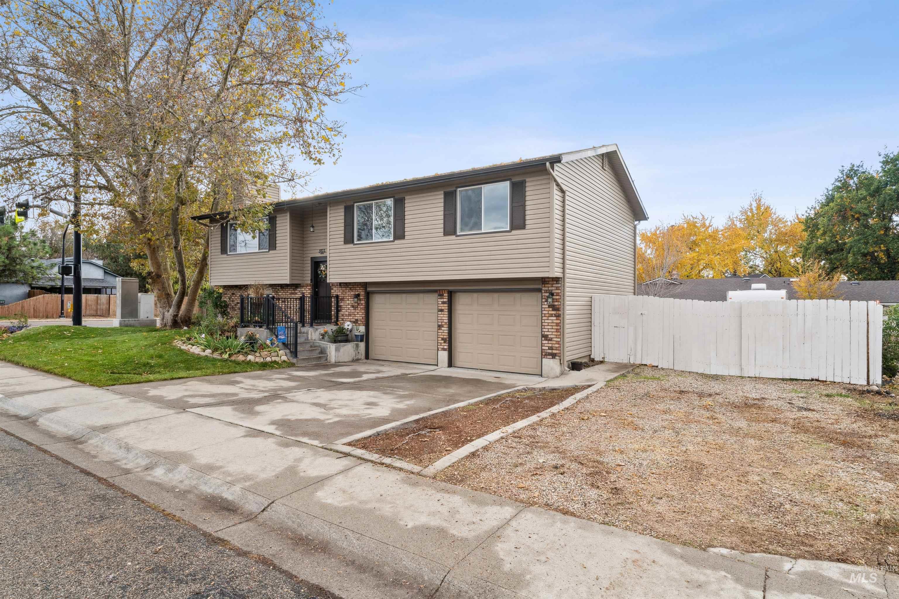4811 N Leather Way, Boise, Idaho 83713-1847, 4 Bedrooms, 3 Bathrooms, Residential For Sale, Price $545,000,MLS 98967670