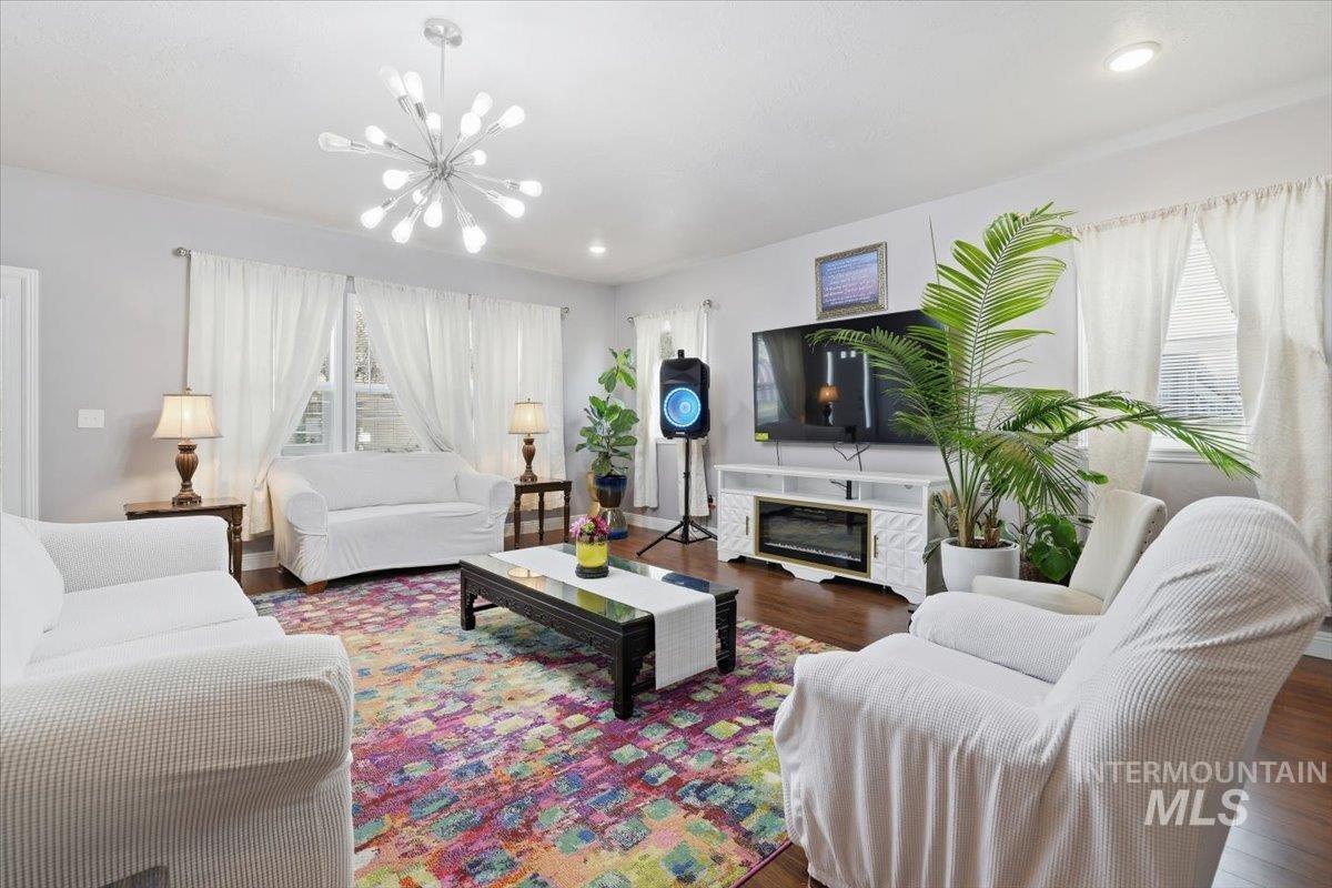 7501 W Swift Ln, Boise, Idaho 83704, 7 Bedrooms, 4.5 Bathrooms, Residential Income For Sale, Price $1,400,000,MLS 98967677