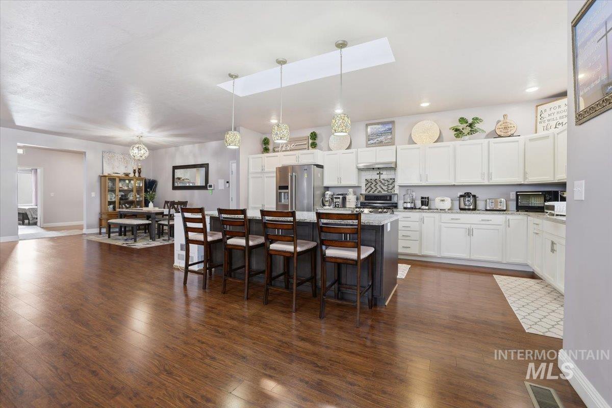 7501 W Swift Ln, Boise, Idaho 83704, 7 Bedrooms, 4.5 Bathrooms, Residential Income For Sale, Price $1,277,700,MLS 98967677
