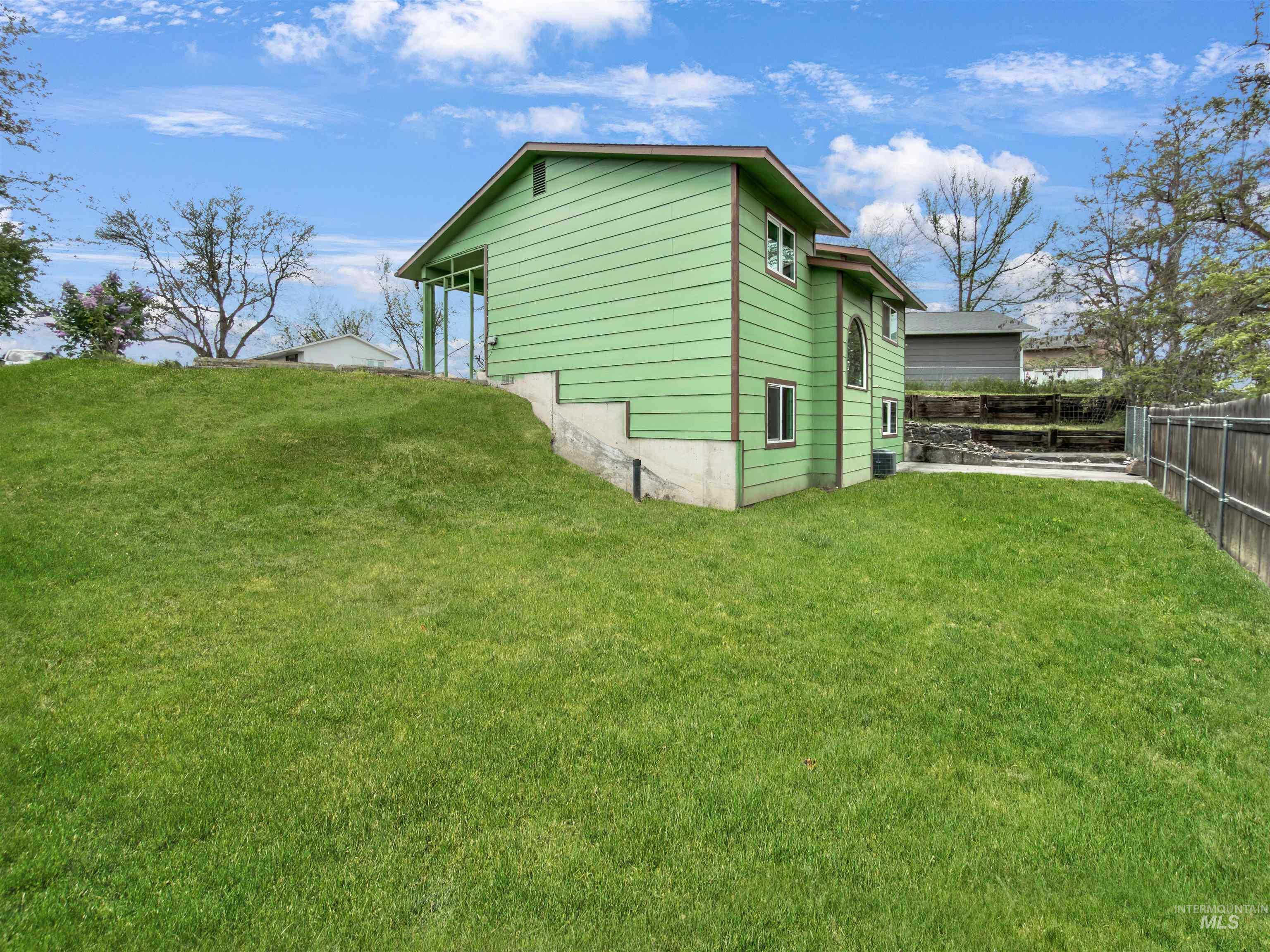 2933 Garfield Ct, Lewiston, Idaho 83501, 3 Bedrooms, 2 Bathrooms, Residential For Sale, Price $318,700,MLS 98967696