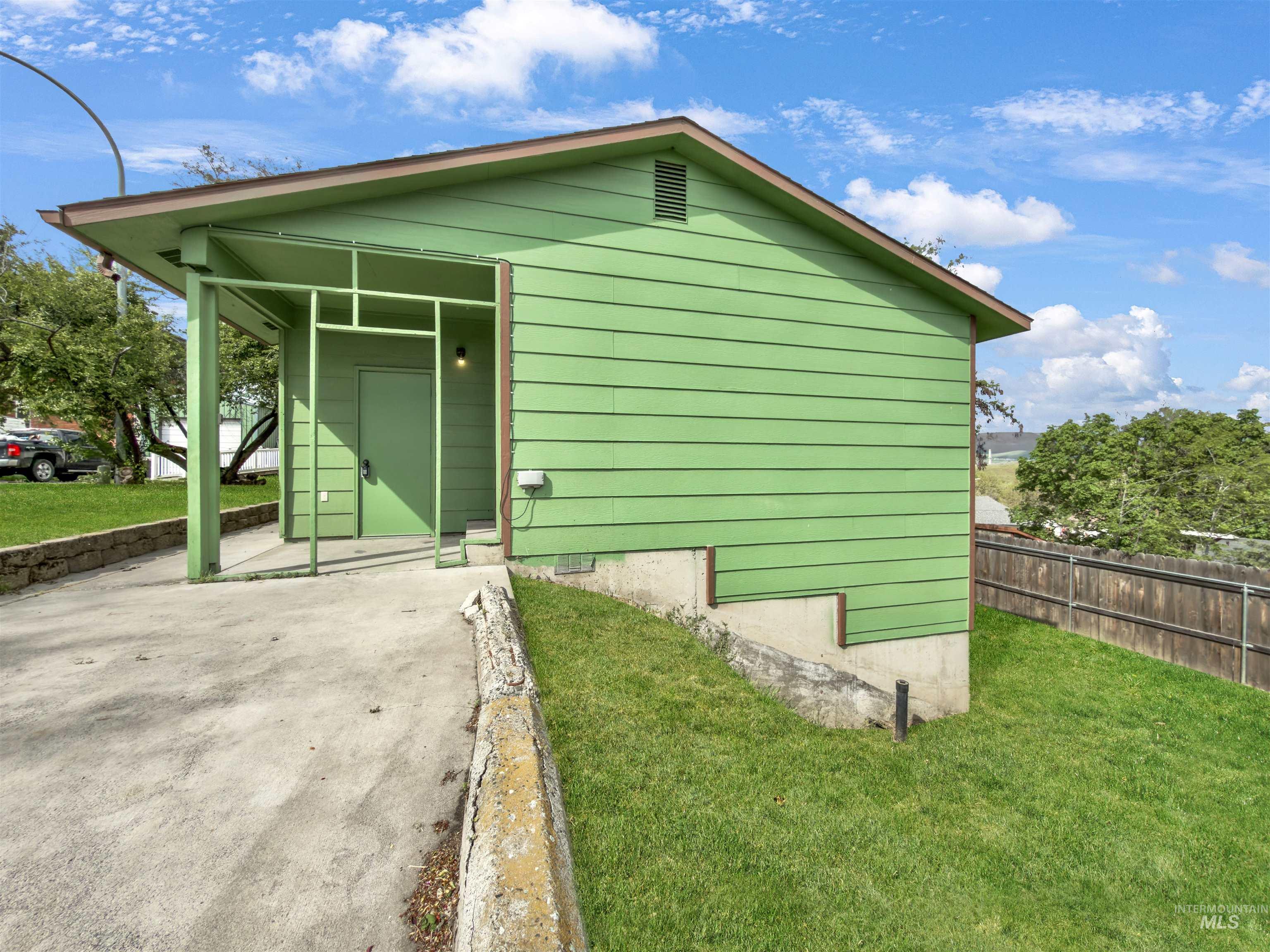 2933 Garfield Ct, Lewiston, Idaho 83501, 3 Bedrooms, 2 Bathrooms, Residential For Sale, Price $318,700,MLS 98967696