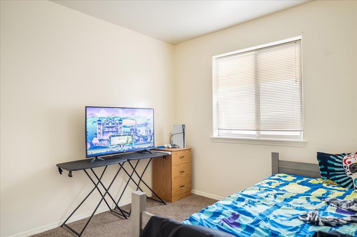 215 Little Cedar Dr, Hansen, Idaho 83334, 3 Bedrooms, 2 Bathrooms, Residential Income For Sale, Price $599,999,MLS 98967712