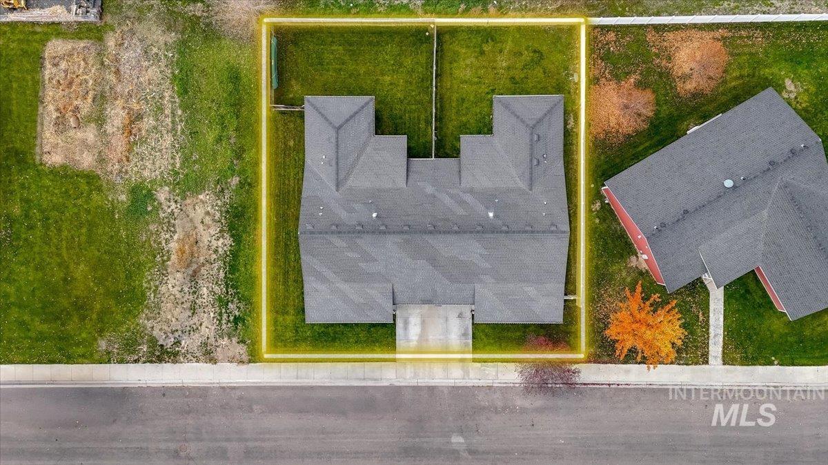 215 Little Cedar Dr, Hansen, Idaho 83334, 3 Bedrooms, 2 Bathrooms, Residential Income For Sale, Price $599,999,MLS 98967712