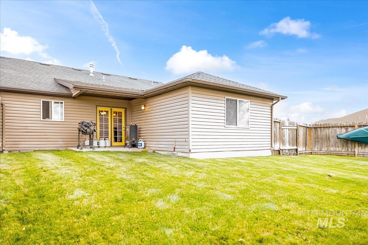 215 Little Cedar Dr, Hansen, Idaho 83334, 3 Bedrooms, 2 Bathrooms, Residential Income For Sale, Price $599,999,MLS 98967712