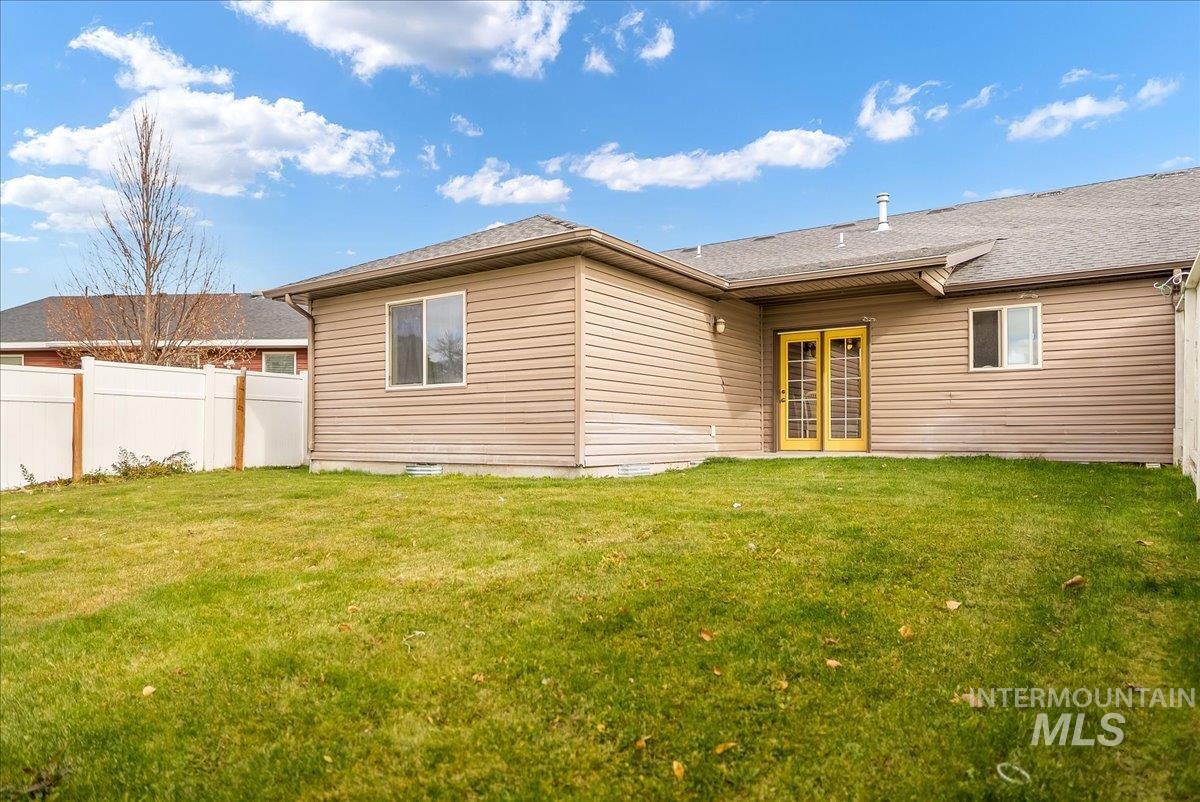 215 Little Cedar Dr, Hansen, Idaho 83334, 3 Bedrooms, 2 Bathrooms, Residential Income For Sale, Price $599,999,MLS 98967712