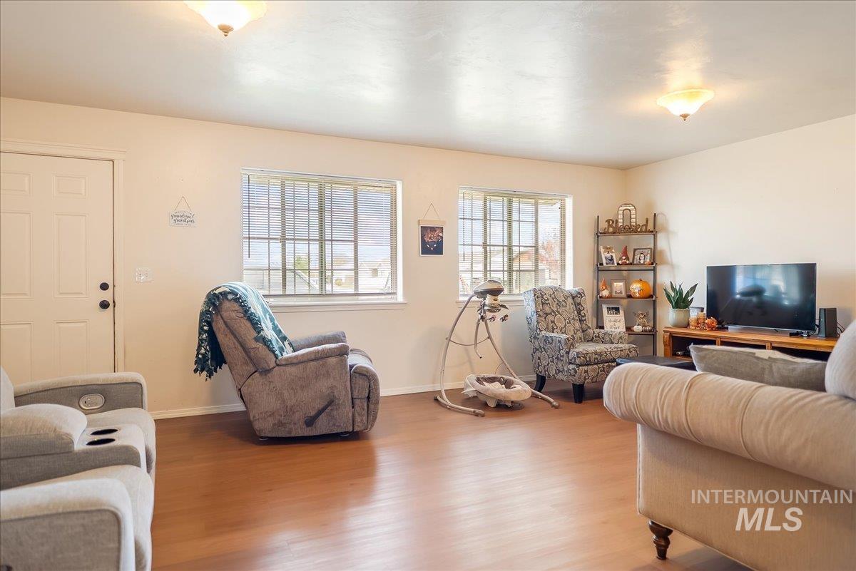 215 Little Cedar Dr, Hansen, Idaho 83334, 3 Bedrooms, 2 Bathrooms, Residential Income For Sale, Price $599,999,MLS 98967712