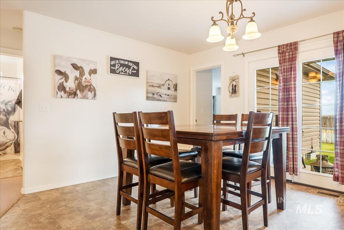 215 Little Cedar Dr, Hansen, Idaho 83334, 3 Bedrooms, 2 Bathrooms, Residential Income For Sale, Price $599,999,MLS 98967712