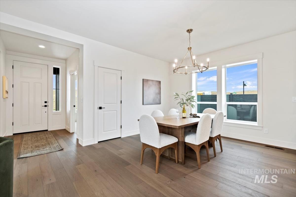 5931 W Domford Ln, Eagle, Idaho 83616, 3 Bedrooms, 2 Bathrooms, Residential For Sale, Price $577,880,MLS 98967716