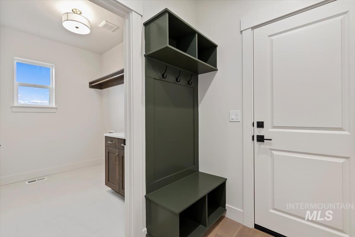 5931 W Domford Ln, Eagle, Idaho 83616, 3 Bedrooms, 2 Bathrooms, Residential For Sale, Price $577,880,MLS 98967716