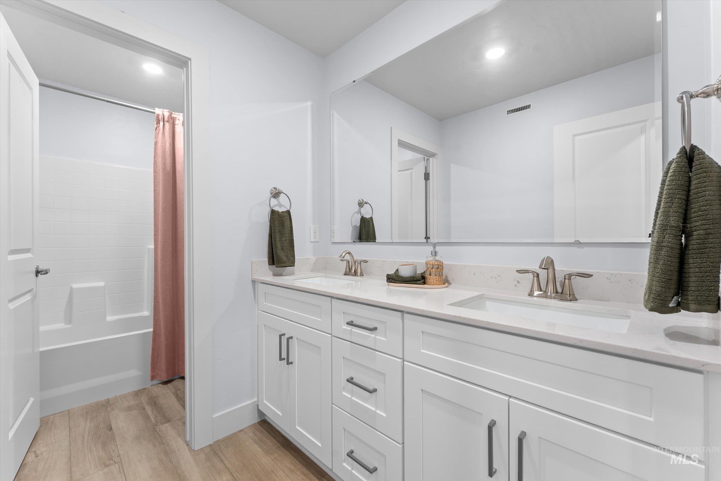 11257 Aspen Hill Dr, Caldwell, Idaho 83605, 5 Bedrooms, 3 Bathrooms, Residential For Sale, Price $565,000,MLS 98967745