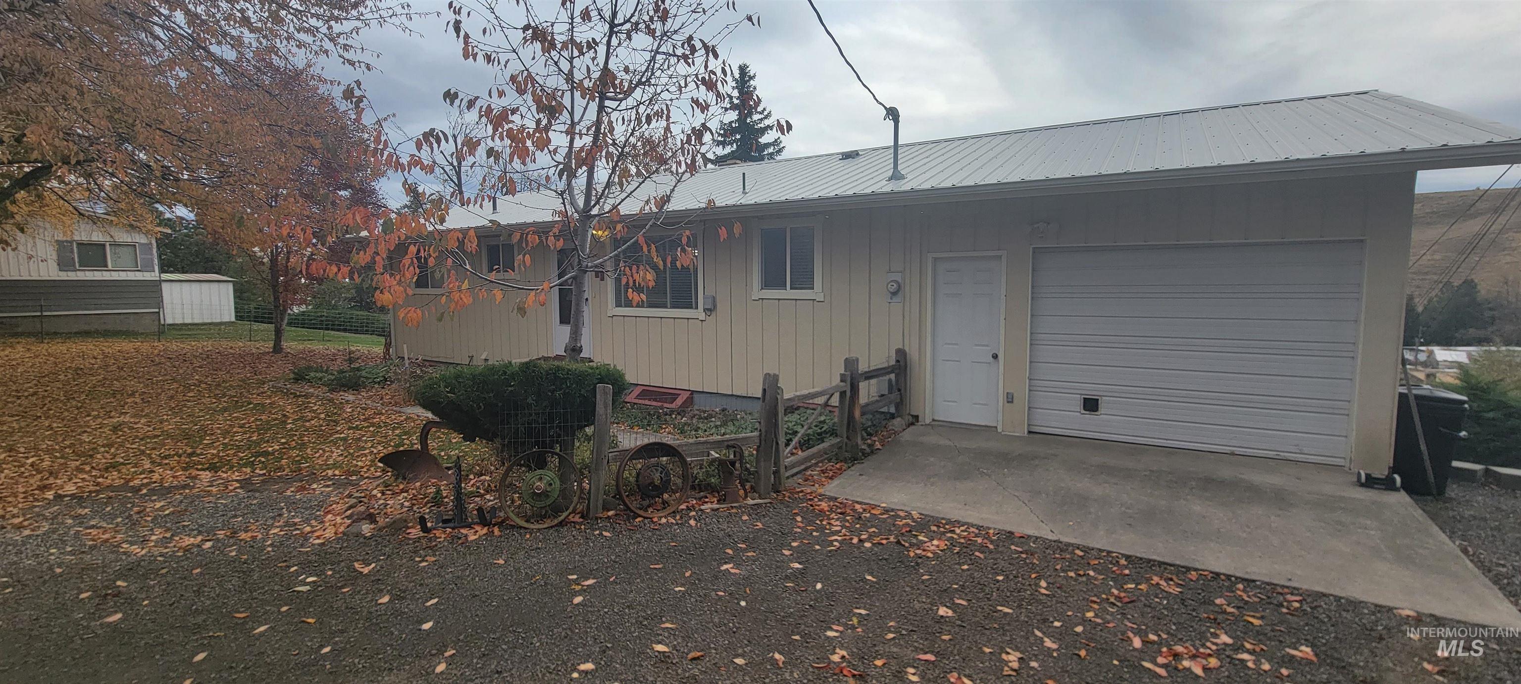 25 Gun Club Rd, Pomeroy, Washington 99347, 3 Bedrooms, 2 Bathrooms, Residential For Sale, Price $299,900,MLS 98967756