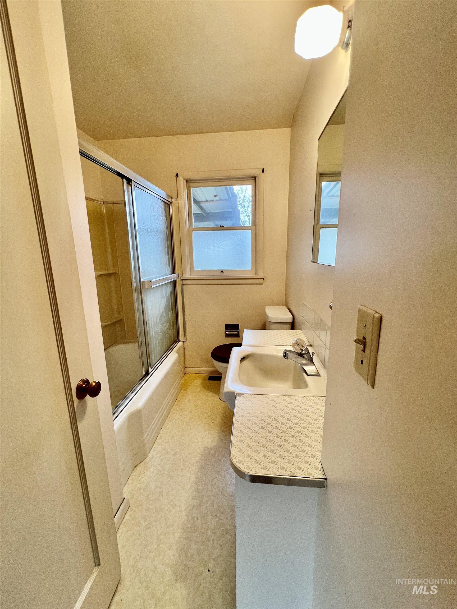 1027 11th Street, Clarkston, Washington 99403, 4 Bedrooms, 1 Bathroom, Residential For Sale, Price $245,000,MLS 98967760