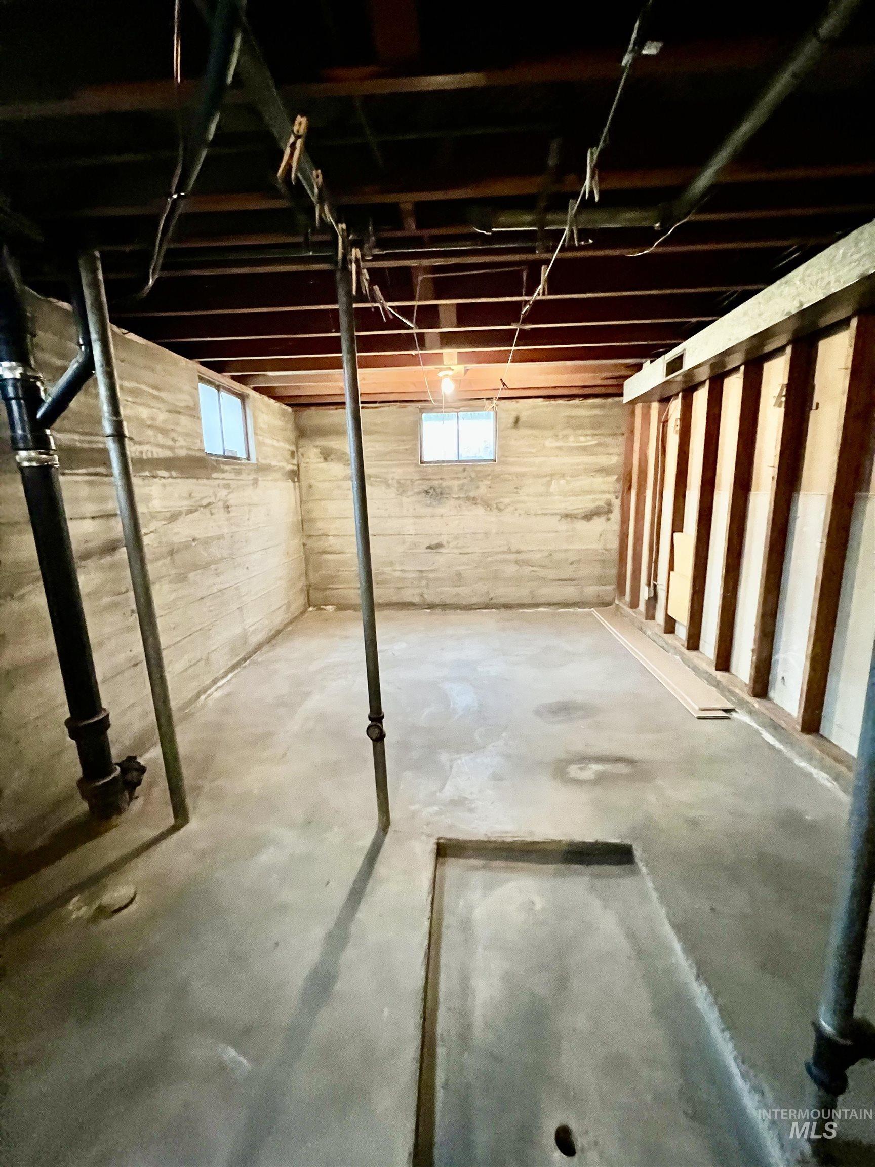 1027 11th Street, Clarkston, Washington 99403, 4 Bedrooms, 1 Bathroom, Residential For Sale, Price $245,000,MLS 98967760