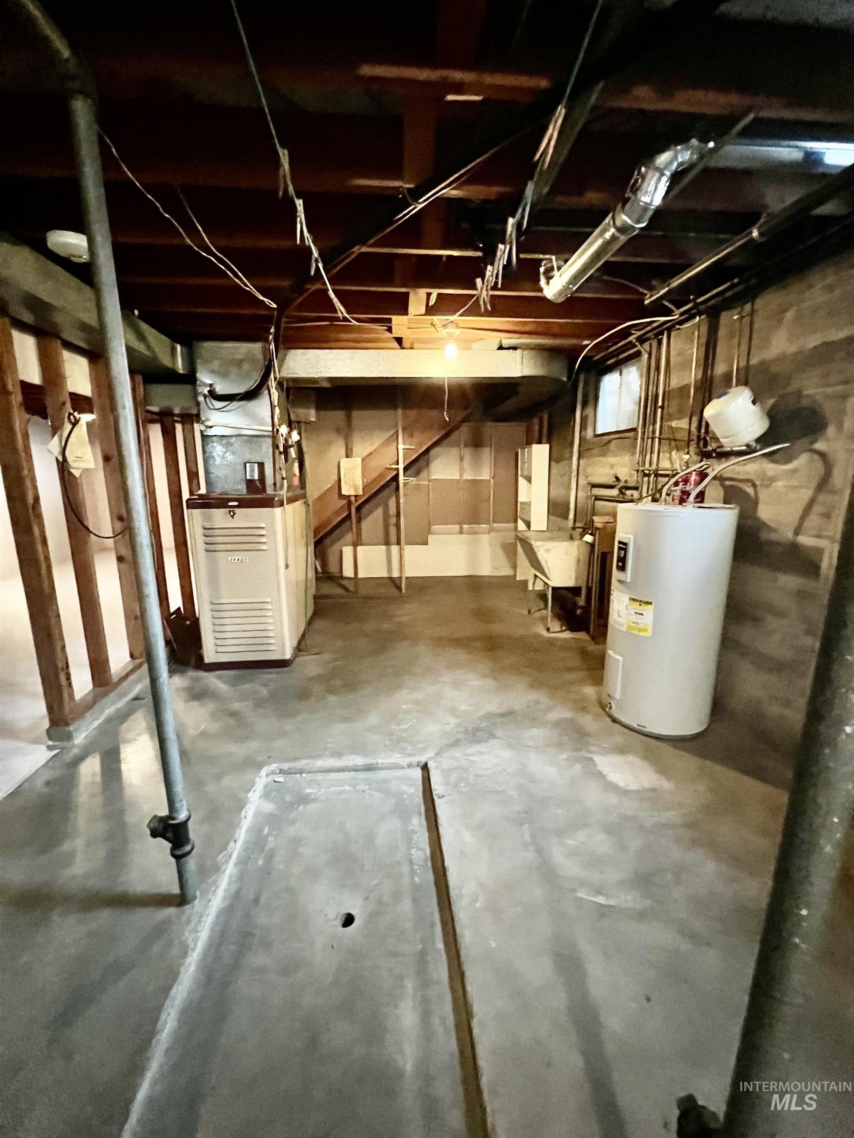 1027 11th Street, Clarkston, Washington 99403, 4 Bedrooms, 1 Bathroom, Residential For Sale, Price $245,000,MLS 98967760