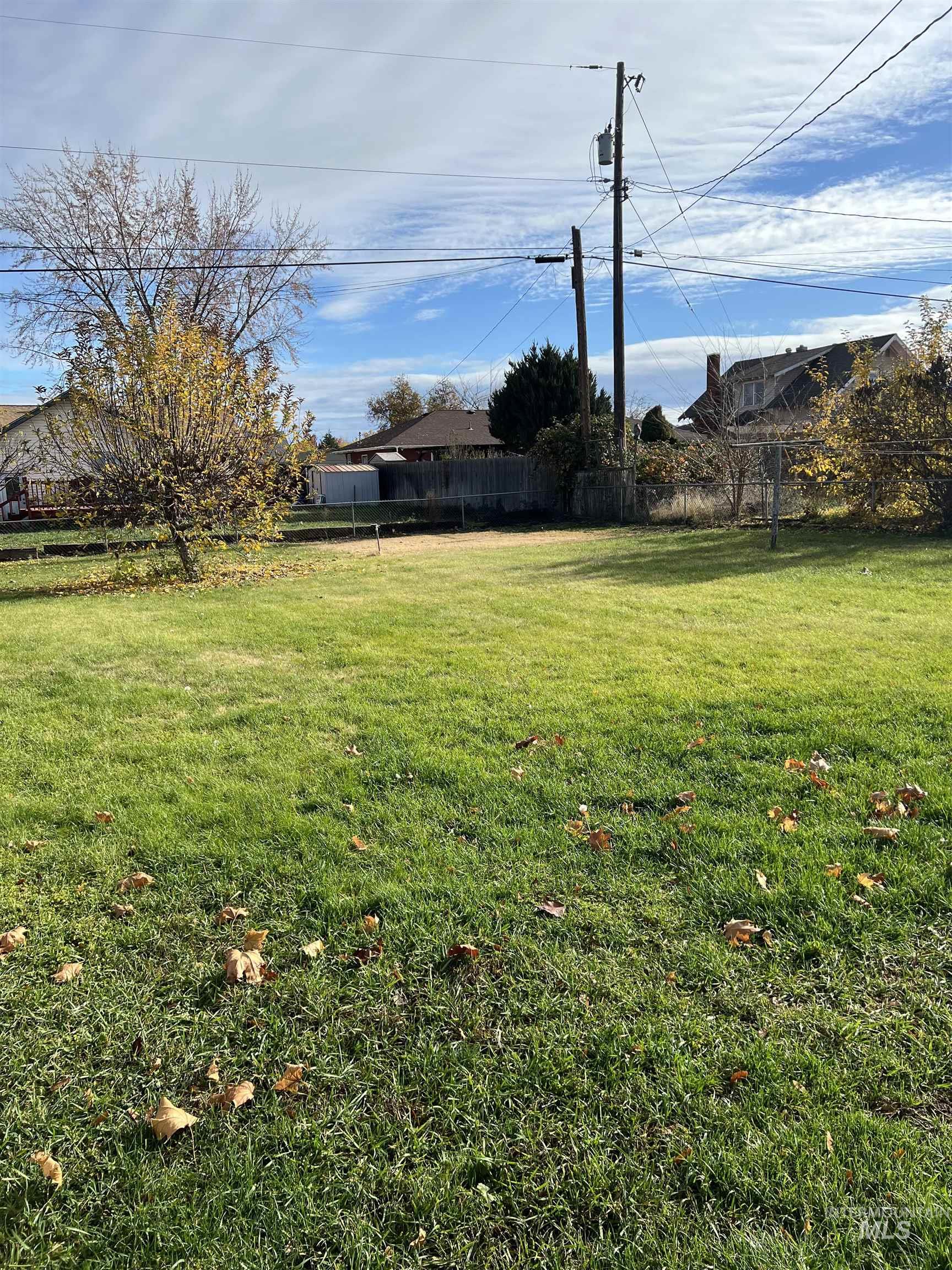 1027 11th Street, Clarkston, Washington 99403, 4 Bedrooms, 1 Bathroom, Residential For Sale, Price $245,000,MLS 98967760