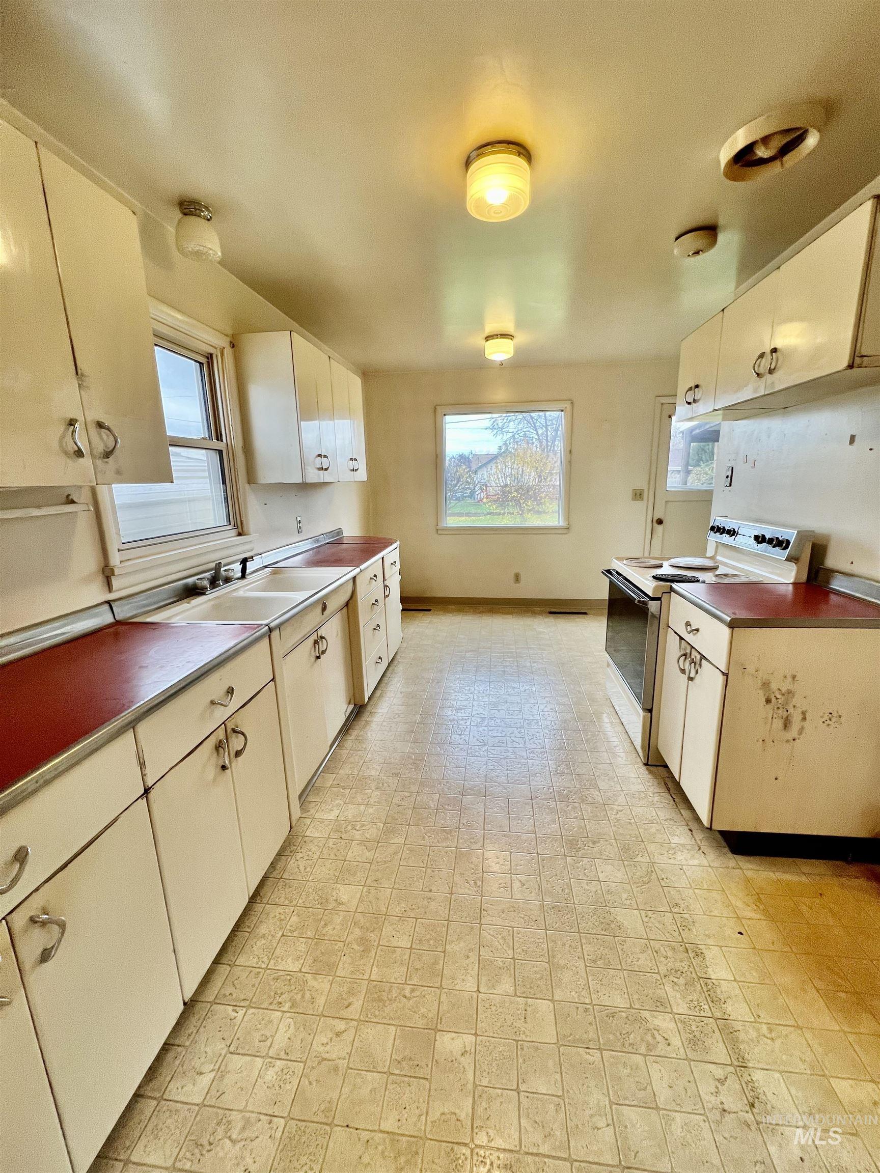 1027 11th Street, Clarkston, Washington 99403, 4 Bedrooms, 1 Bathroom, Residential For Sale, Price $245,000,MLS 98967760