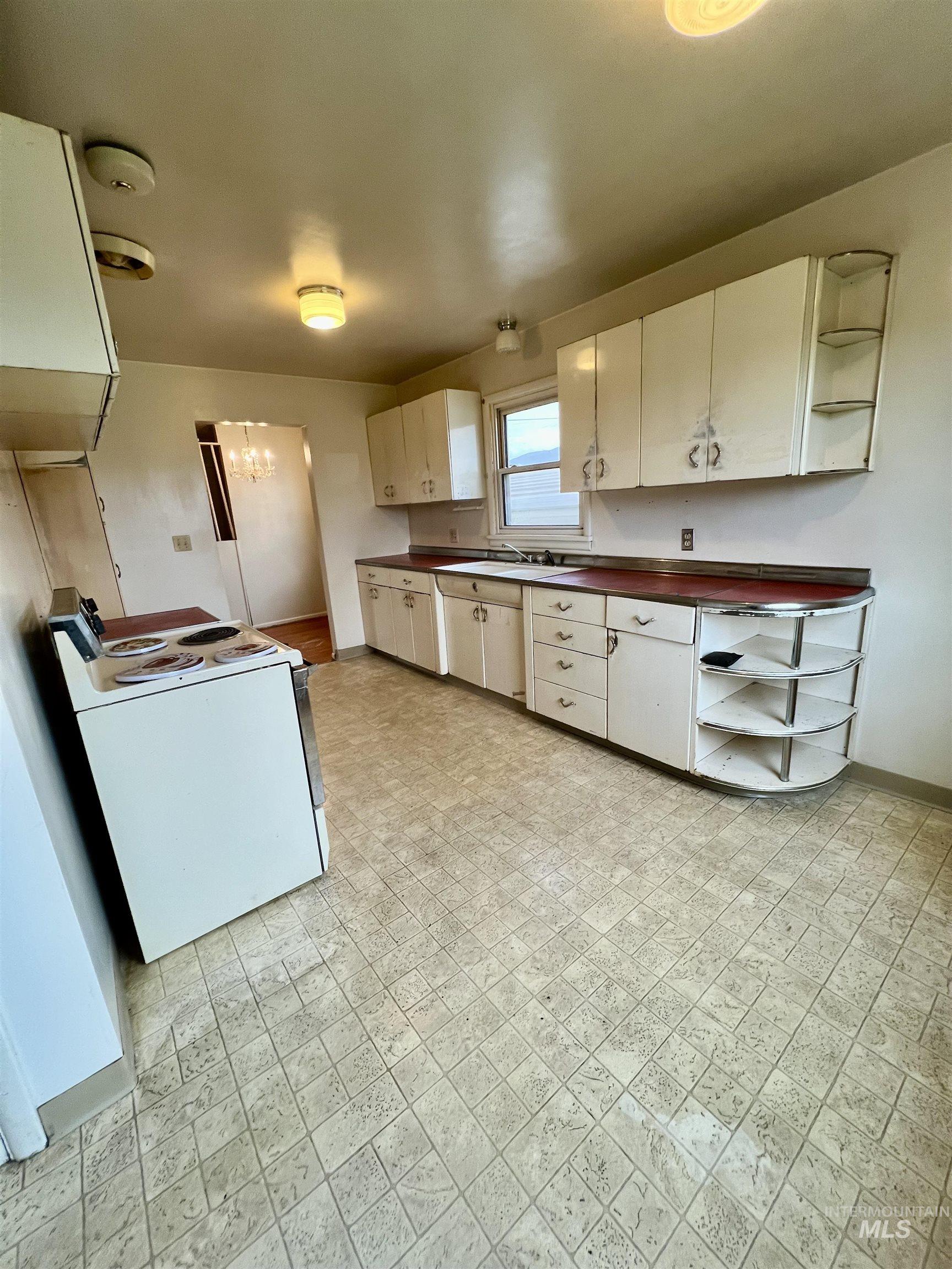 1027 11th Street, Clarkston, Washington 99403, 4 Bedrooms, 1 Bathroom, Residential For Sale, Price $245,000,MLS 98967760