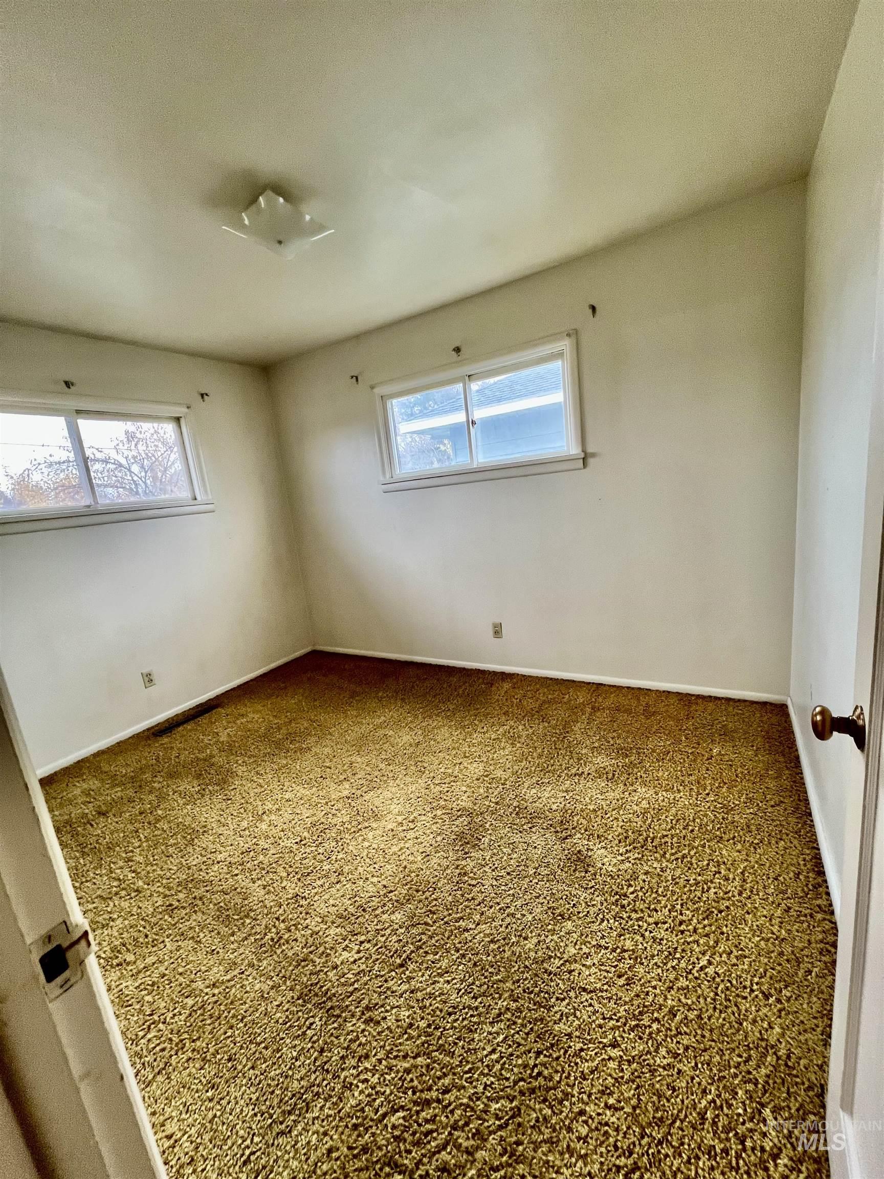 1027 11th Street, Clarkston, Washington 99403, 4 Bedrooms, 1 Bathroom, Residential For Sale, Price $245,000,MLS 98967760