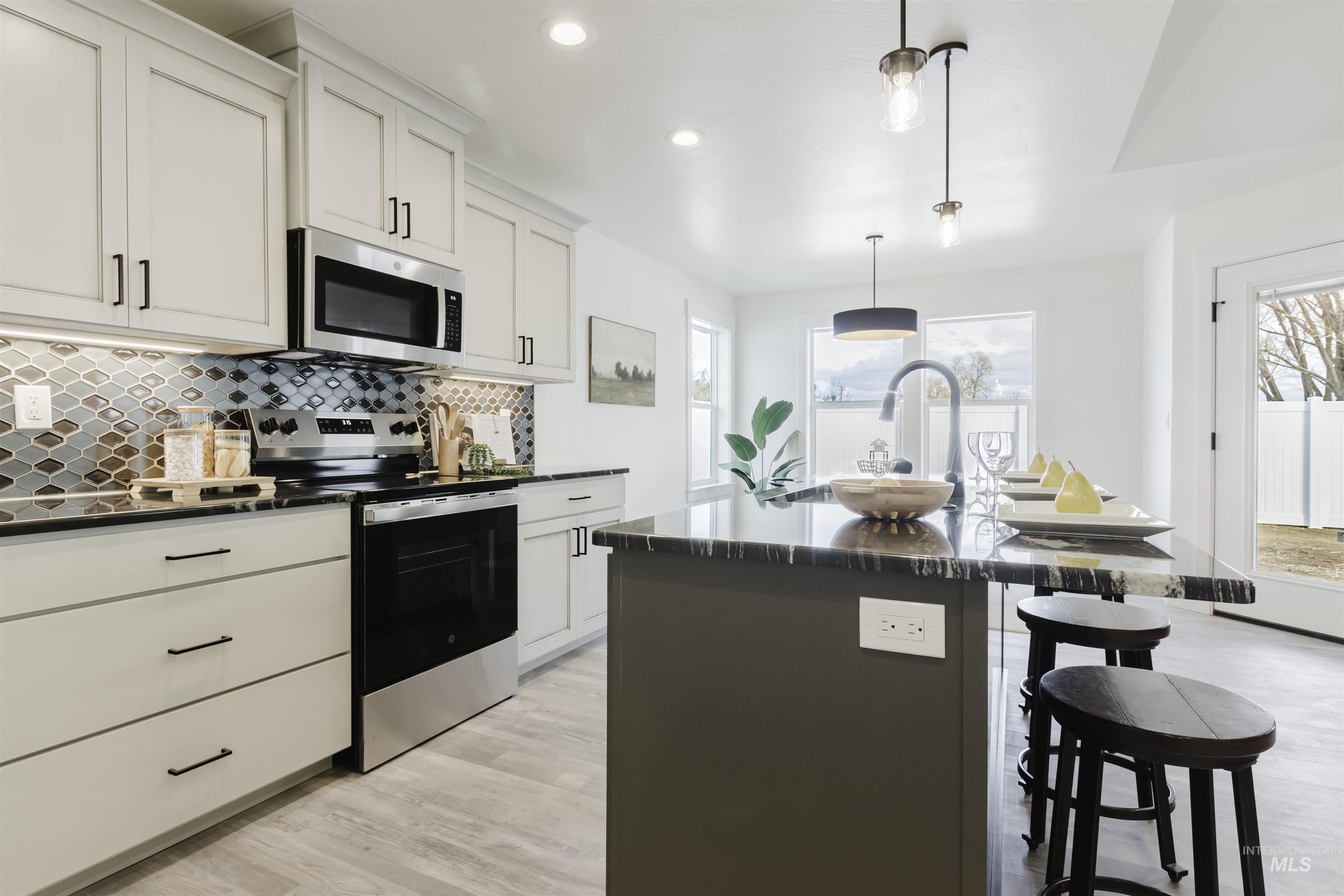 1516 Bird Farm Dr, Jerome, Idaho 83301, 3 Bedrooms, 2 Bathrooms, Residential For Sale, Price $439,900,MLS 98967767