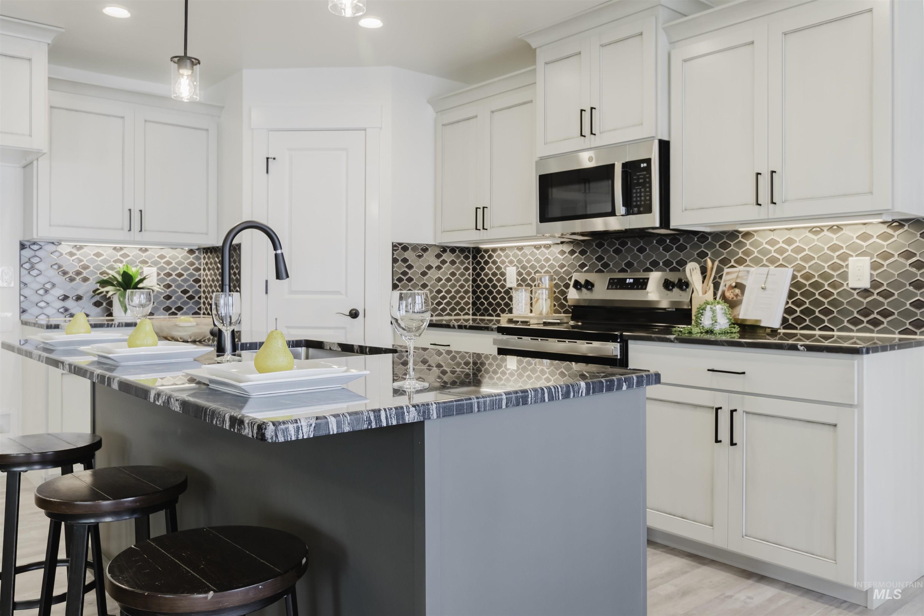 1516 Bird Farm Dr, Jerome, Idaho 83301, 3 Bedrooms, 2 Bathrooms, Residential For Sale, Price $439,900,MLS 98967767