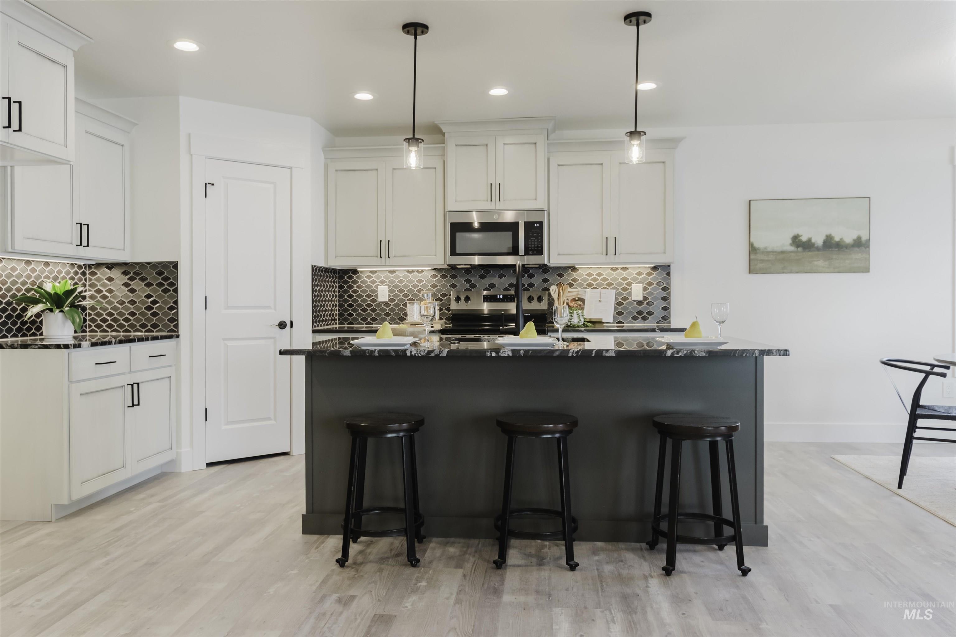 1516 Bird Farm Dr, Jerome, Idaho 83301, 3 Bedrooms, 2 Bathrooms, Residential For Sale, Price $439,900,MLS 98967767