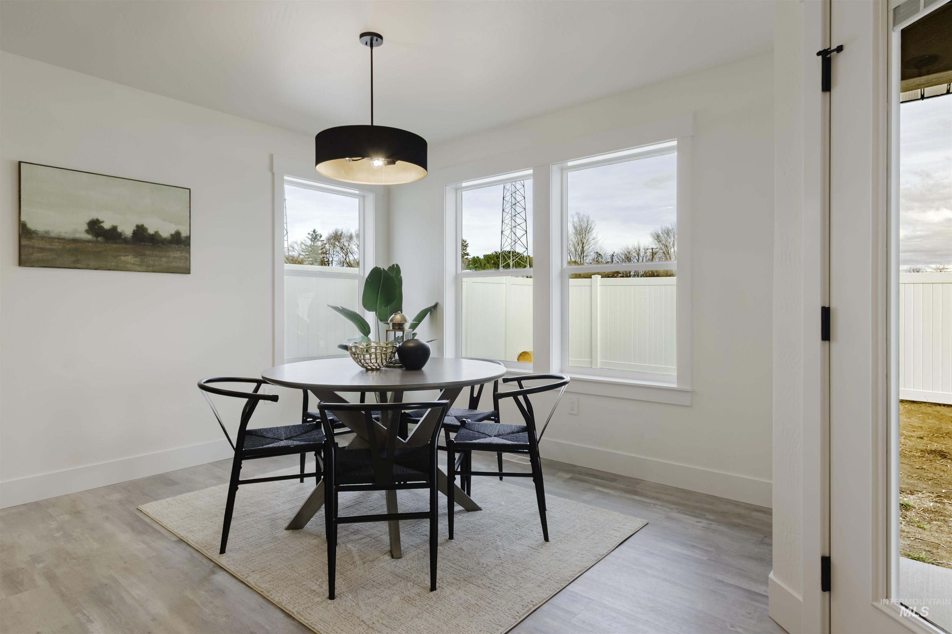 1516 Bird Farm Dr, Jerome, Idaho 83301, 3 Bedrooms, 2 Bathrooms, Residential For Sale, Price $439,900,MLS 98967767