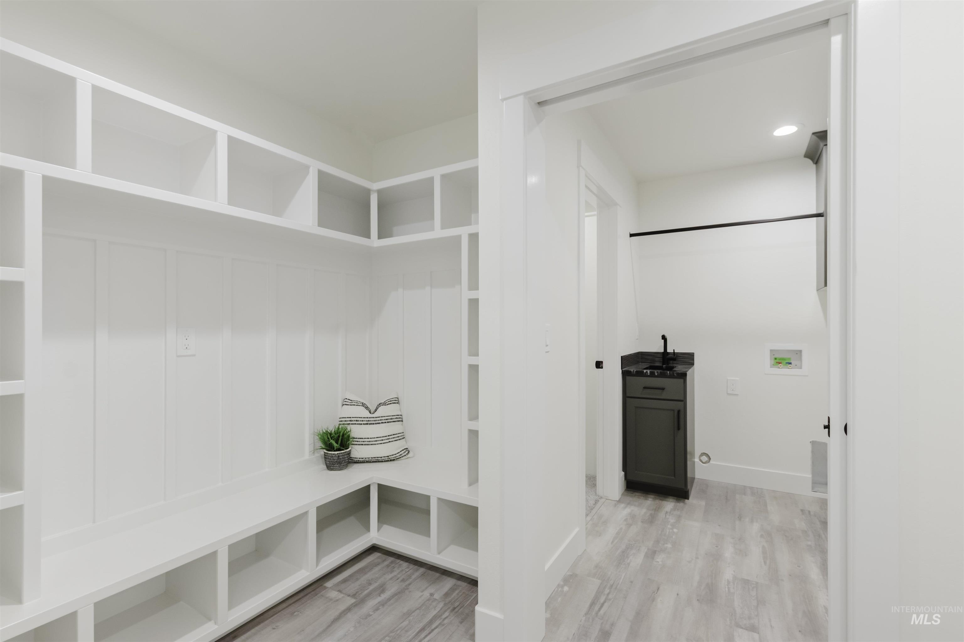 1516 Bird Farm Dr, Jerome, Idaho 83301, 3 Bedrooms, 2 Bathrooms, Residential For Sale, Price $439,900,MLS 98967767