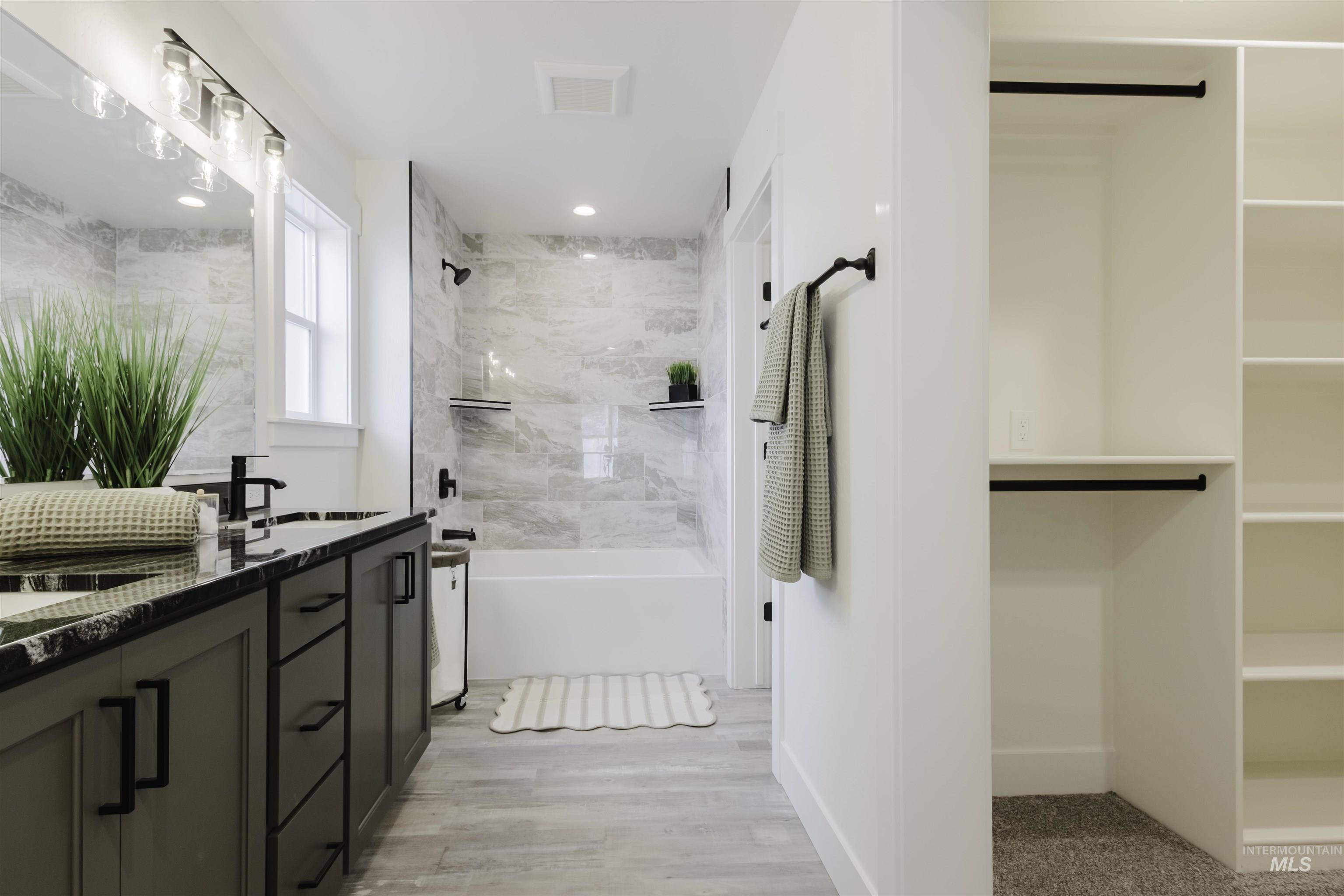 1516 Bird Farm Dr, Jerome, Idaho 83301, 3 Bedrooms, 2 Bathrooms, Residential For Sale, Price $439,900,MLS 98967767