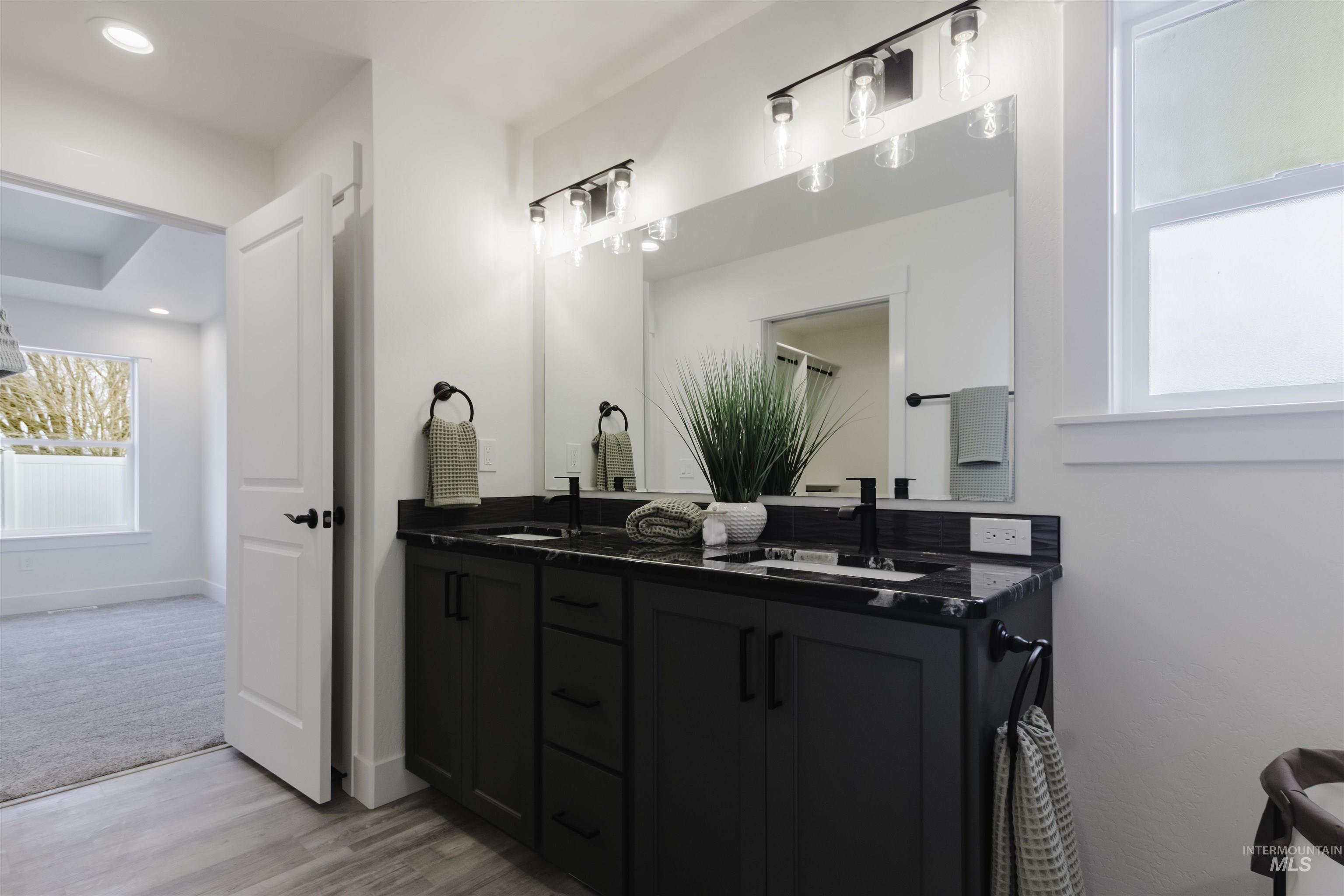 1516 Bird Farm Dr, Jerome, Idaho 83301, 3 Bedrooms, 2 Bathrooms, Residential For Sale, Price $439,900,MLS 98967767