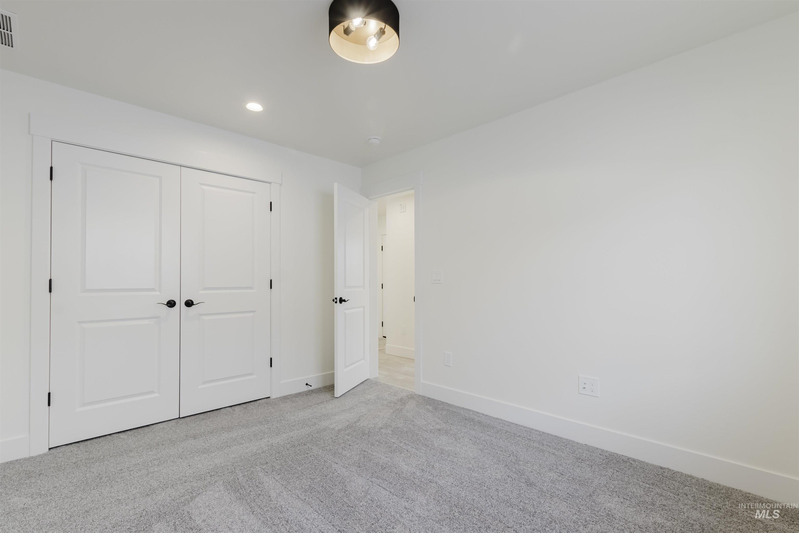 1516 Bird Farm Dr, Jerome, Idaho 83301, 3 Bedrooms, 2 Bathrooms, Residential For Sale, Price $439,900,MLS 98967767