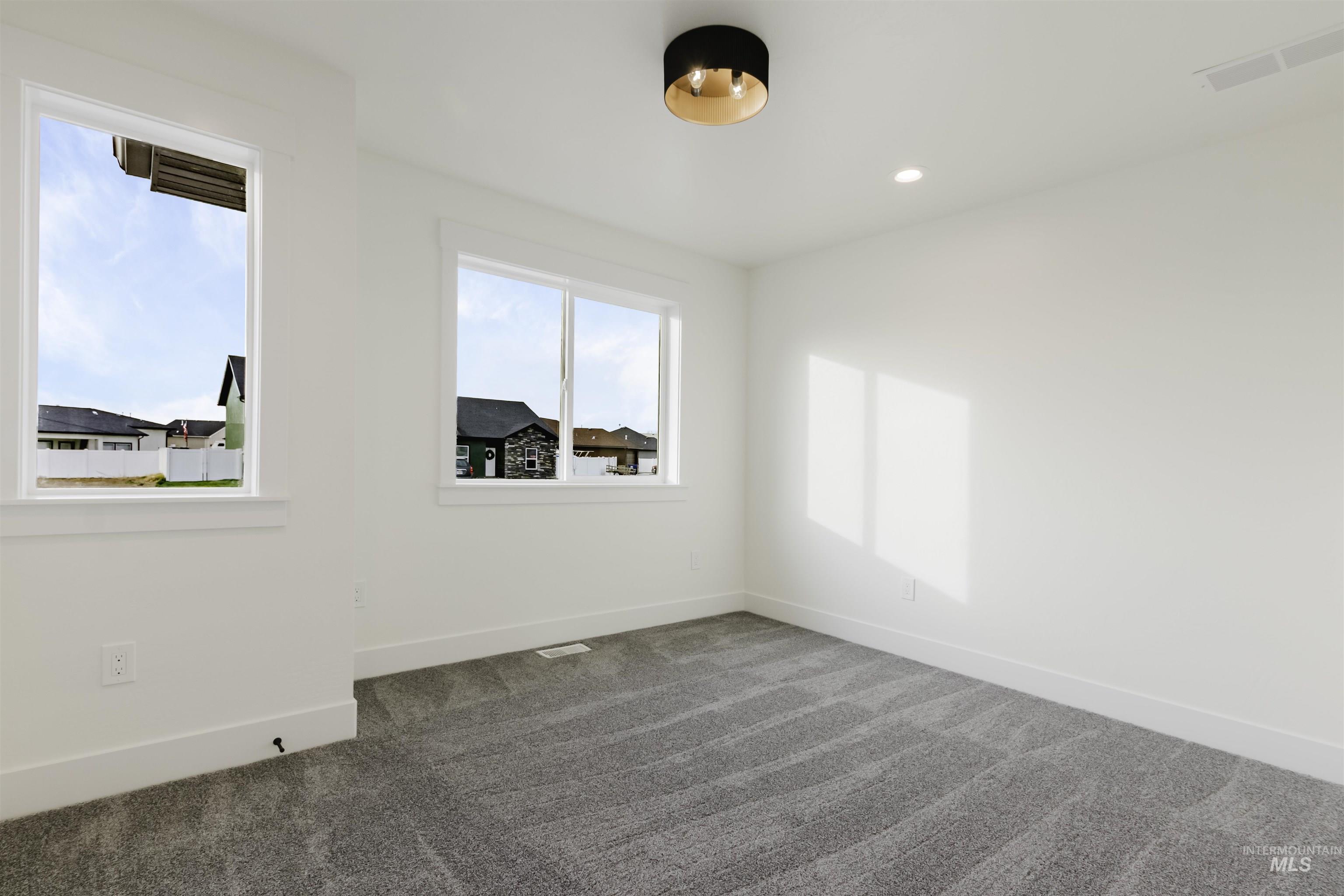 1516 Bird Farm Dr, Jerome, Idaho 83301, 3 Bedrooms, 2 Bathrooms, Residential For Sale, Price $439,900,MLS 98967767