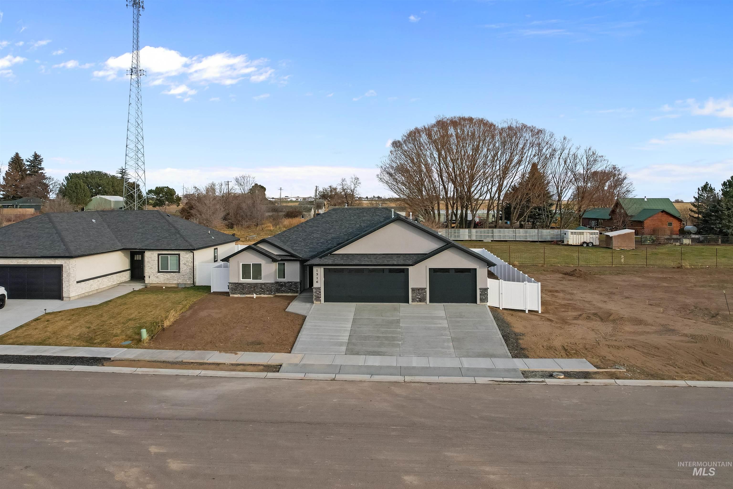 1516 Bird Farm Dr, Jerome, Idaho 83301, 3 Bedrooms, 2 Bathrooms, Residential For Sale, Price $439,900,MLS 98967767